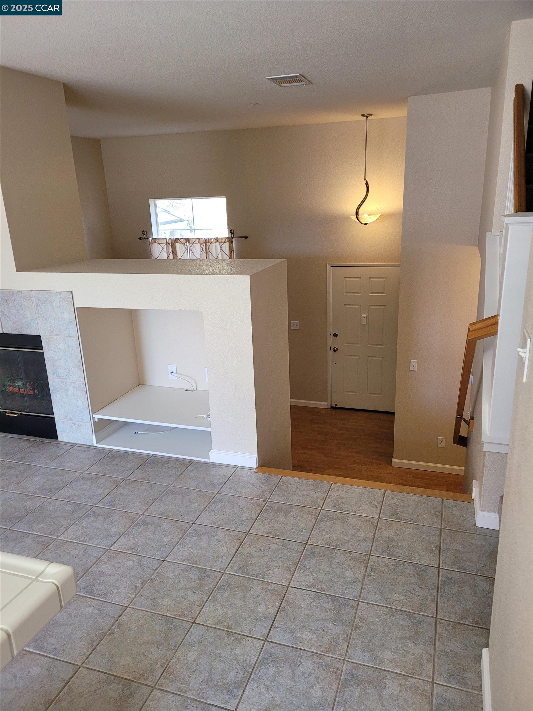 Detail Gallery Image 9 of 19 For 4764 Central Pkwy, Dublin,  CA 94568 - 3 Beds | 2/1 Baths