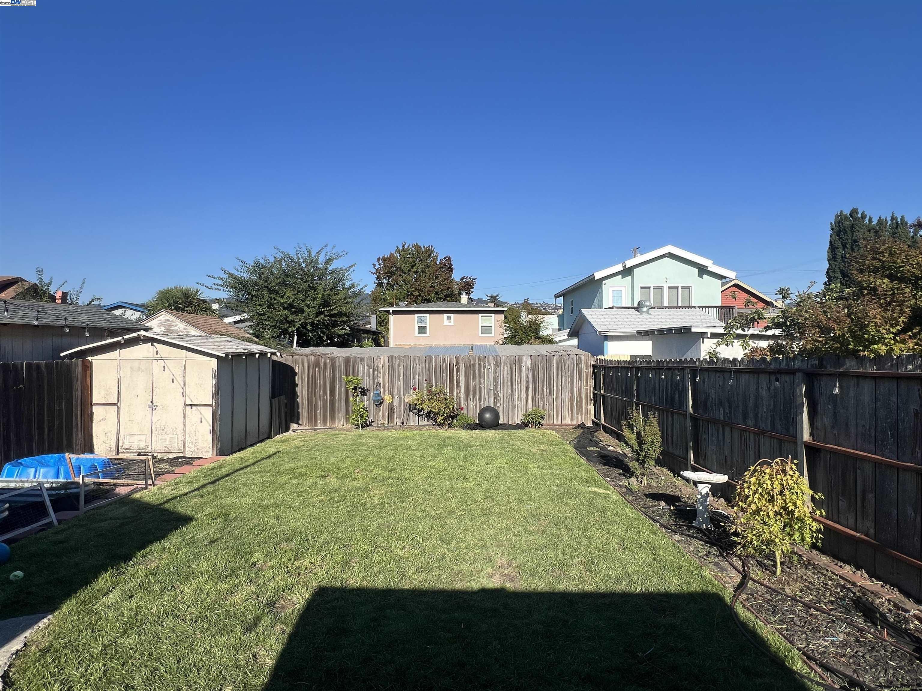 Detail Gallery Image 13 of 33 For Lyon Ave, Oakland,  CA 94601 - 2 Beds | 1 Baths