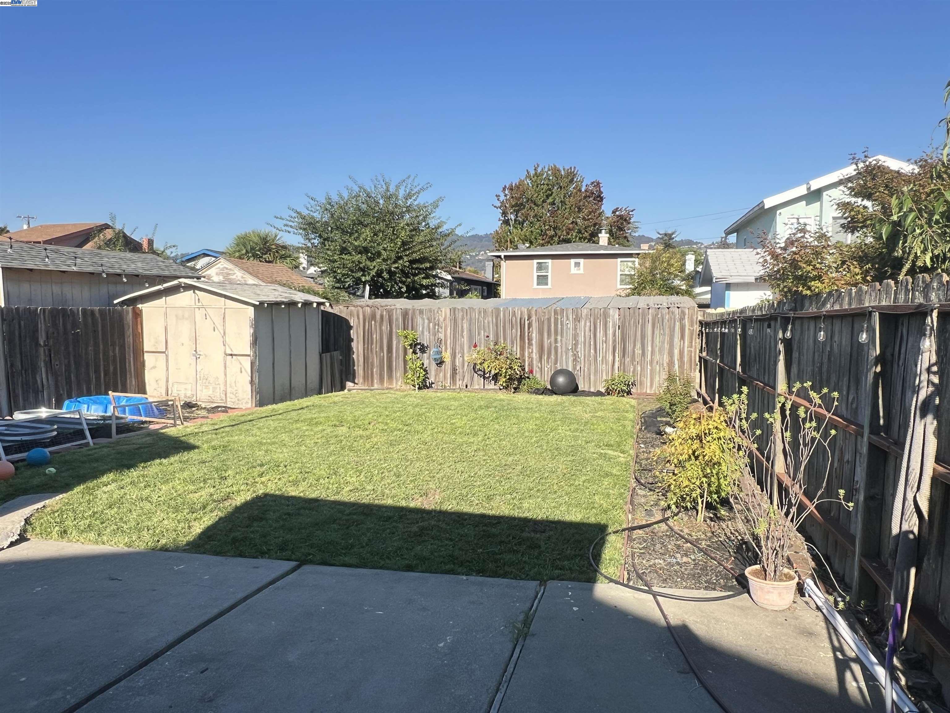 Detail Gallery Image 14 of 33 For Lyon Ave, Oakland,  CA 94601 - 2 Beds | 1 Baths