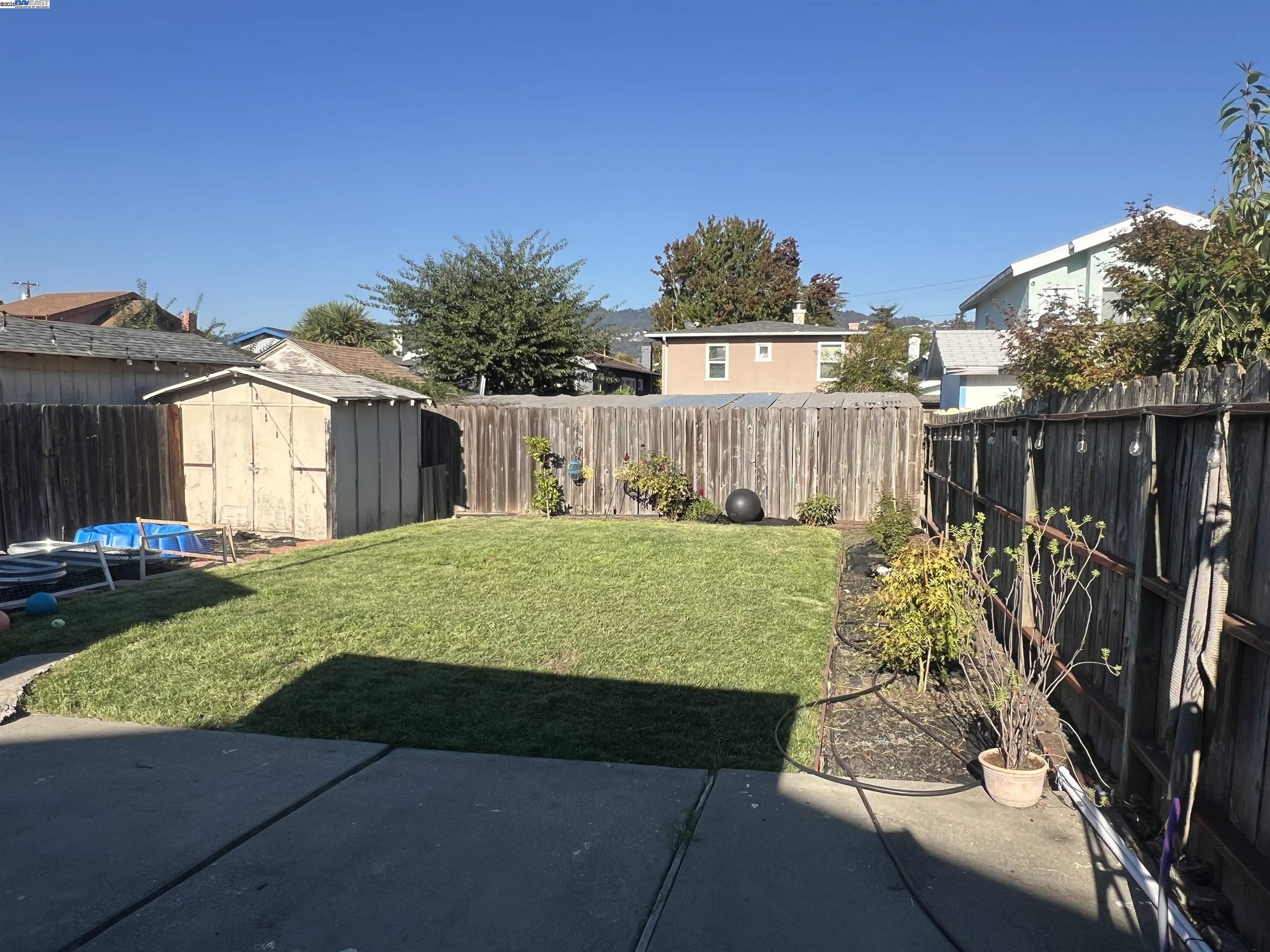 Detail Gallery Image 15 of 33 For Lyon Ave, Oakland,  CA 94601 - 2 Beds | 1 Baths