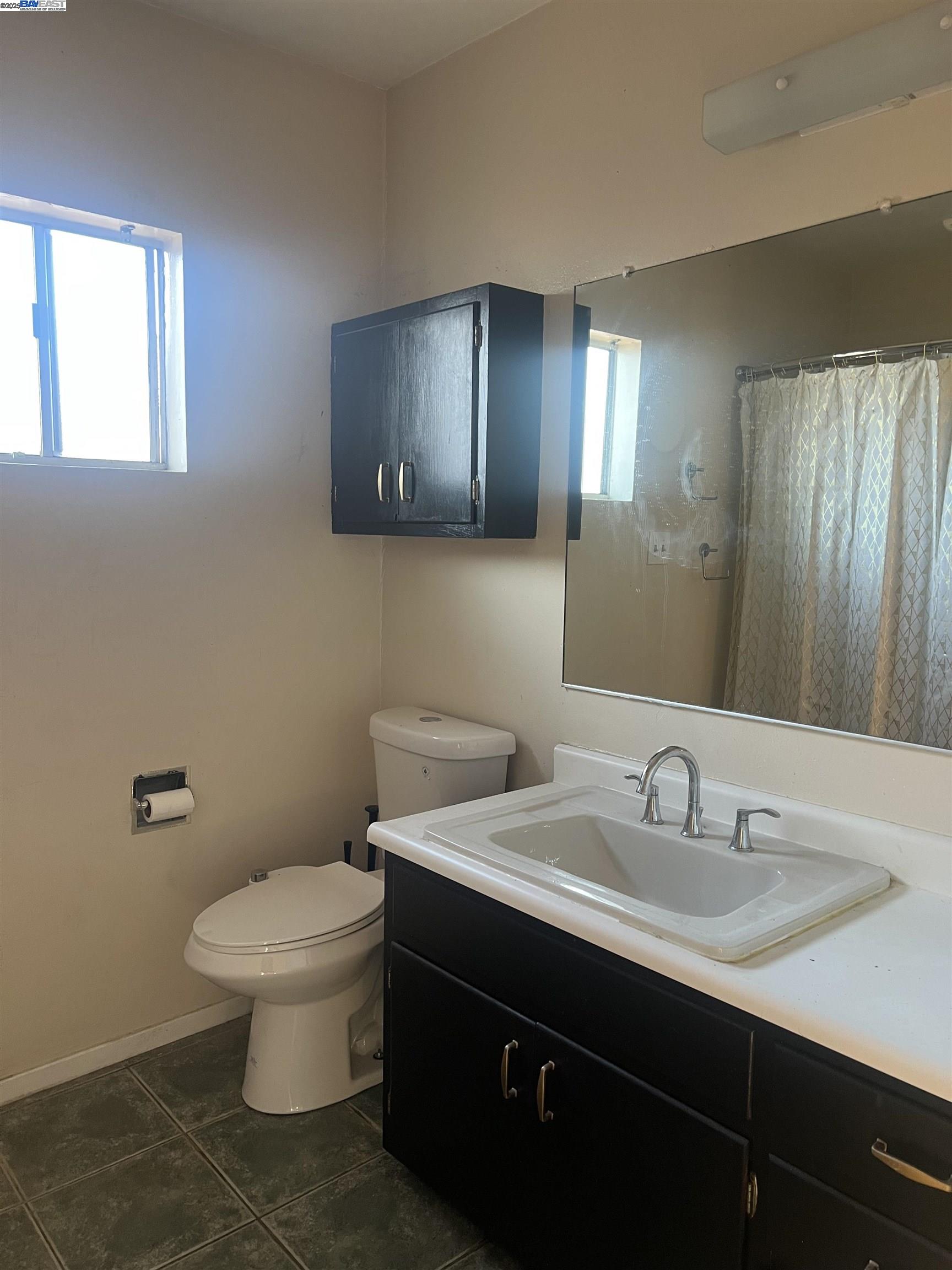 Detail Gallery Image 23 of 33 For Lyon Ave, Oakland,  CA 94601 - 2 Beds | 1 Baths