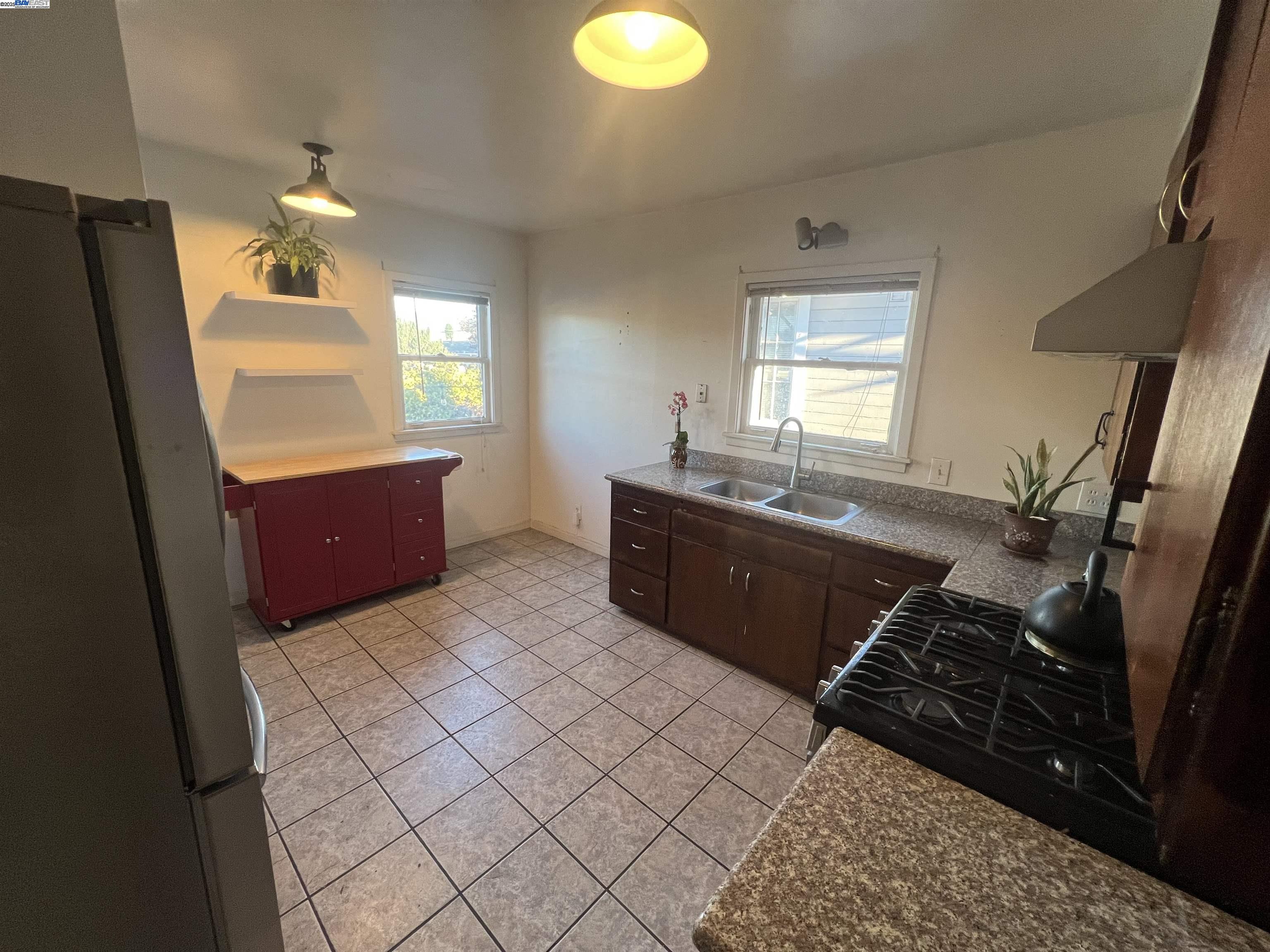 Detail Gallery Image 30 of 33 For Lyon Ave, Oakland,  CA 94601 - 2 Beds | 1 Baths