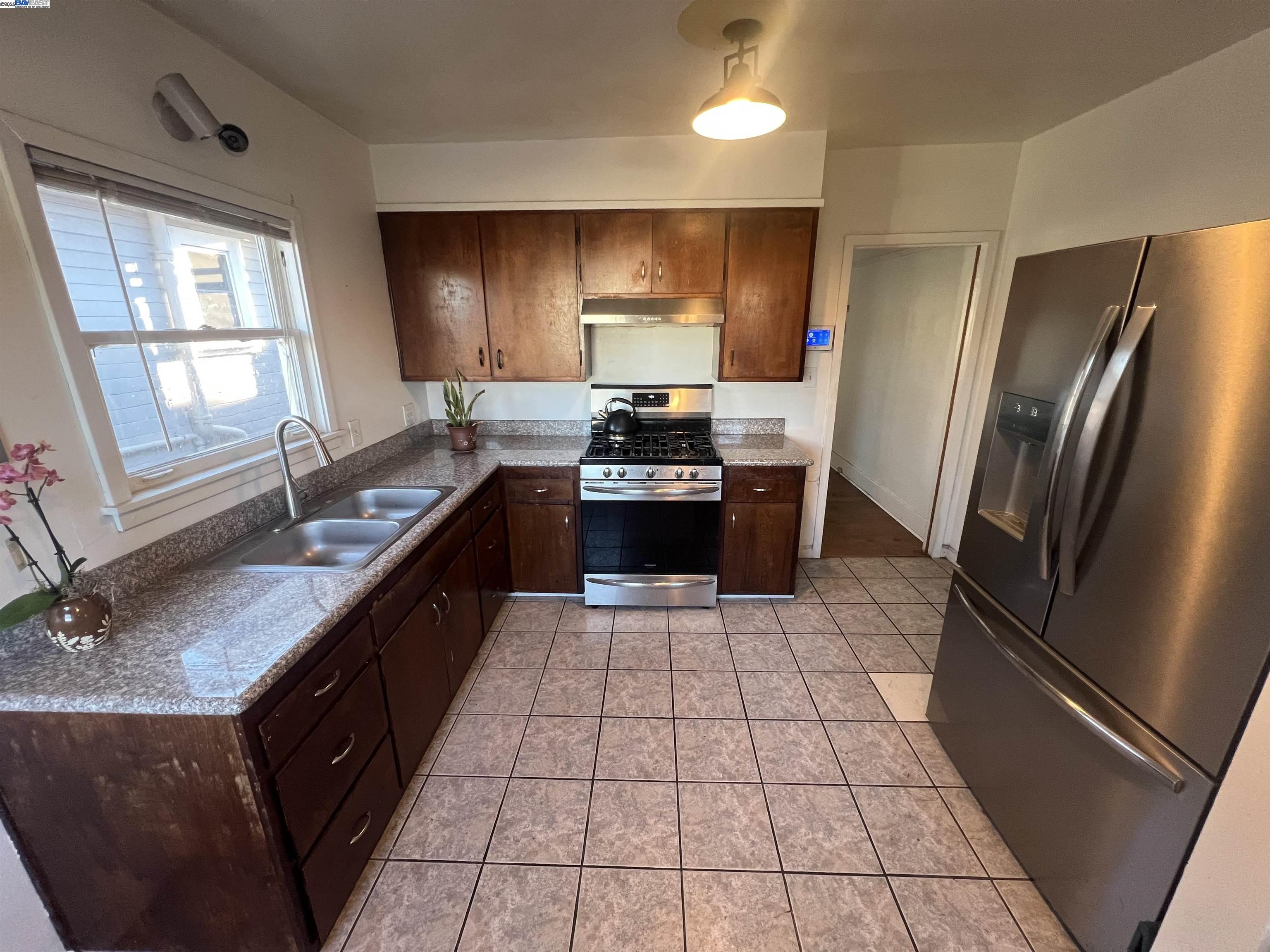 Detail Gallery Image 31 of 33 For Lyon Ave, Oakland,  CA 94601 - 2 Beds | 1 Baths