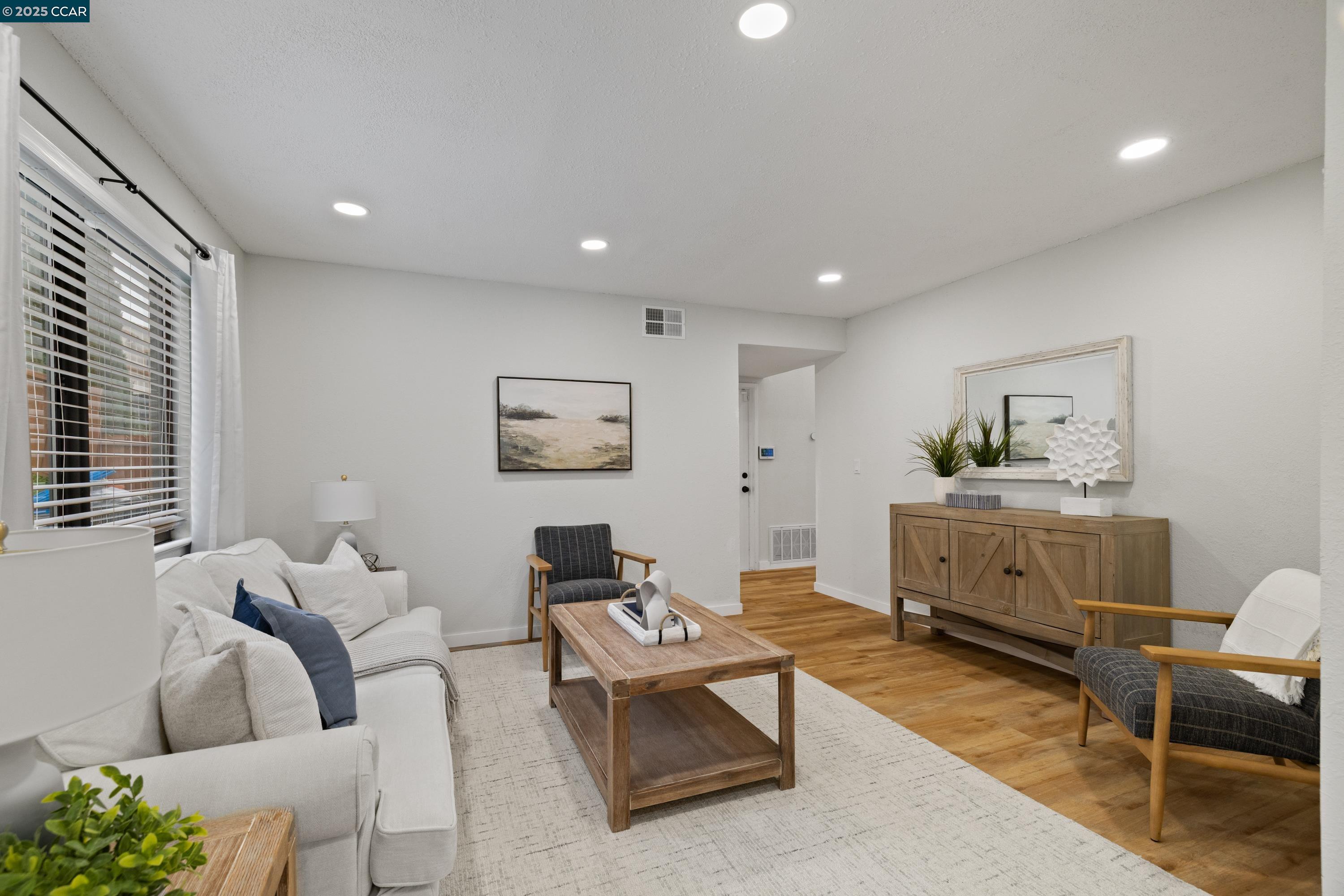 Detail Gallery Image 16 of 39 For 397 Seahorse Dr., Vallejo,  CA 94541-7165 - 4 Beds | 2/1 Baths