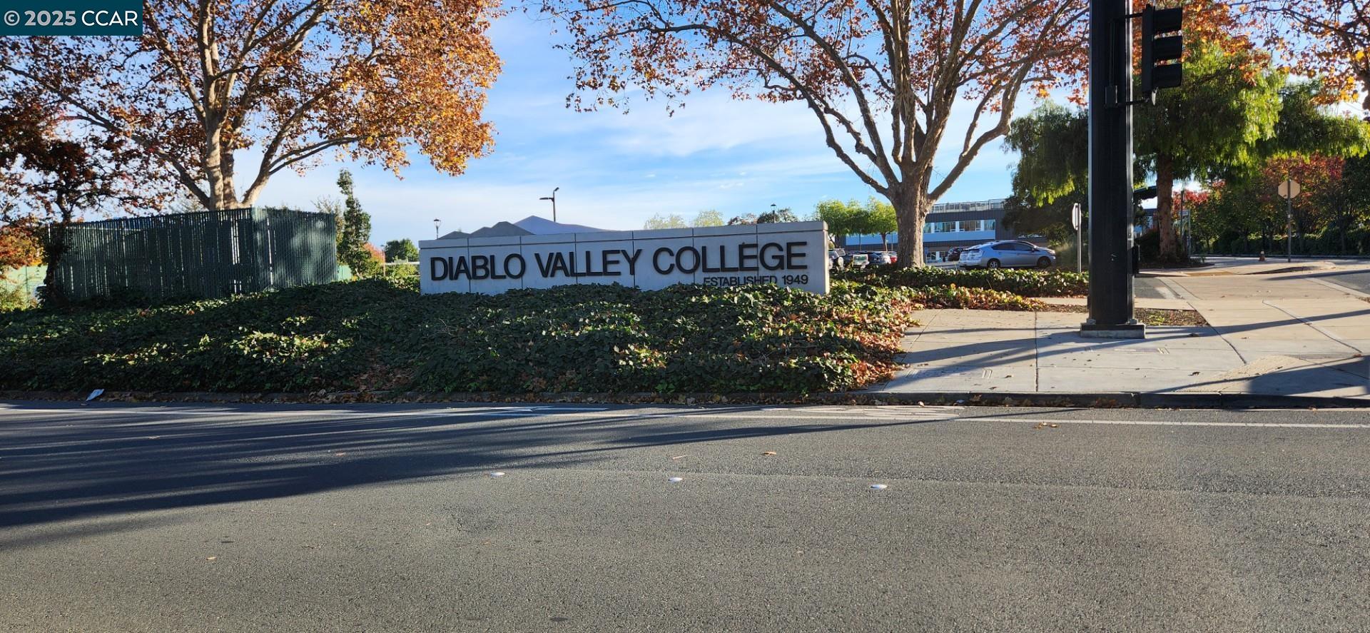 Detail Gallery Image 52 of 56 For 137 Diablo Ct, Pleasant Hill,  CA 94523 - 3 Beds | 1 Baths