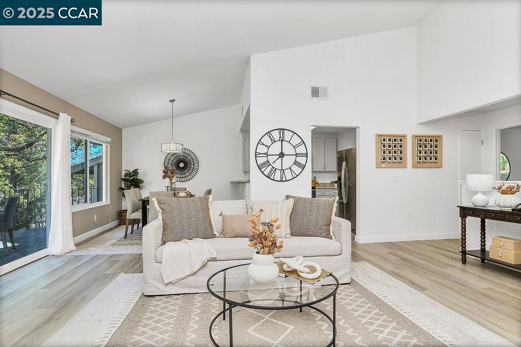 Detail Gallery Image 2 of 33 For 2414 Heatherleaf Ln, Martinez,  CA 94553 - 3 Beds | 2 Baths