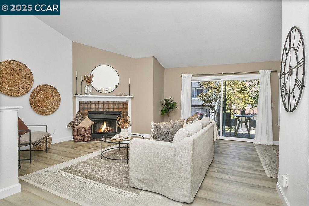 Detail Gallery Image 9 of 33 For 2414 Heatherleaf Ln, Martinez,  CA 94553 - 3 Beds | 2 Baths