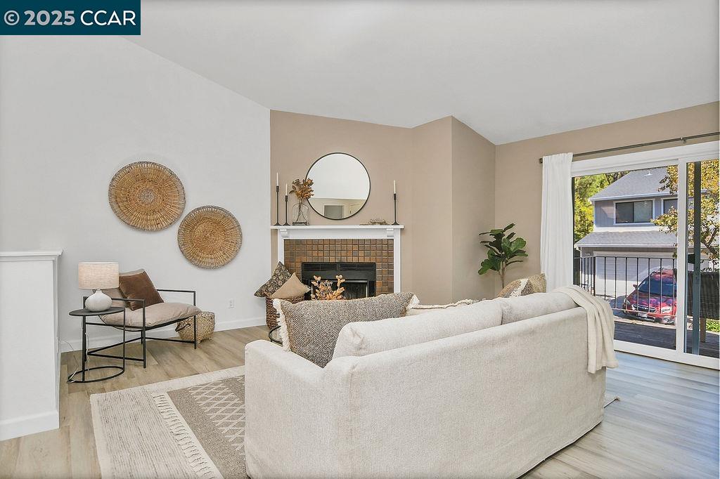 Detail Gallery Image 10 of 33 For 2414 Heatherleaf Ln, Martinez,  CA 94553 - 3 Beds | 2 Baths