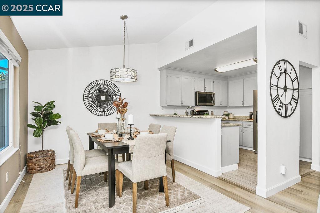 Detail Gallery Image 11 of 33 For 2414 Heatherleaf Ln, Martinez,  CA 94553 - 3 Beds | 2 Baths