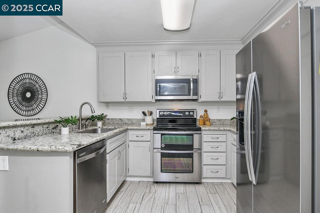 Detail Gallery Image 13 of 33 For 2414 Heatherleaf Ln, Martinez,  CA 94553 - 3 Beds | 2 Baths