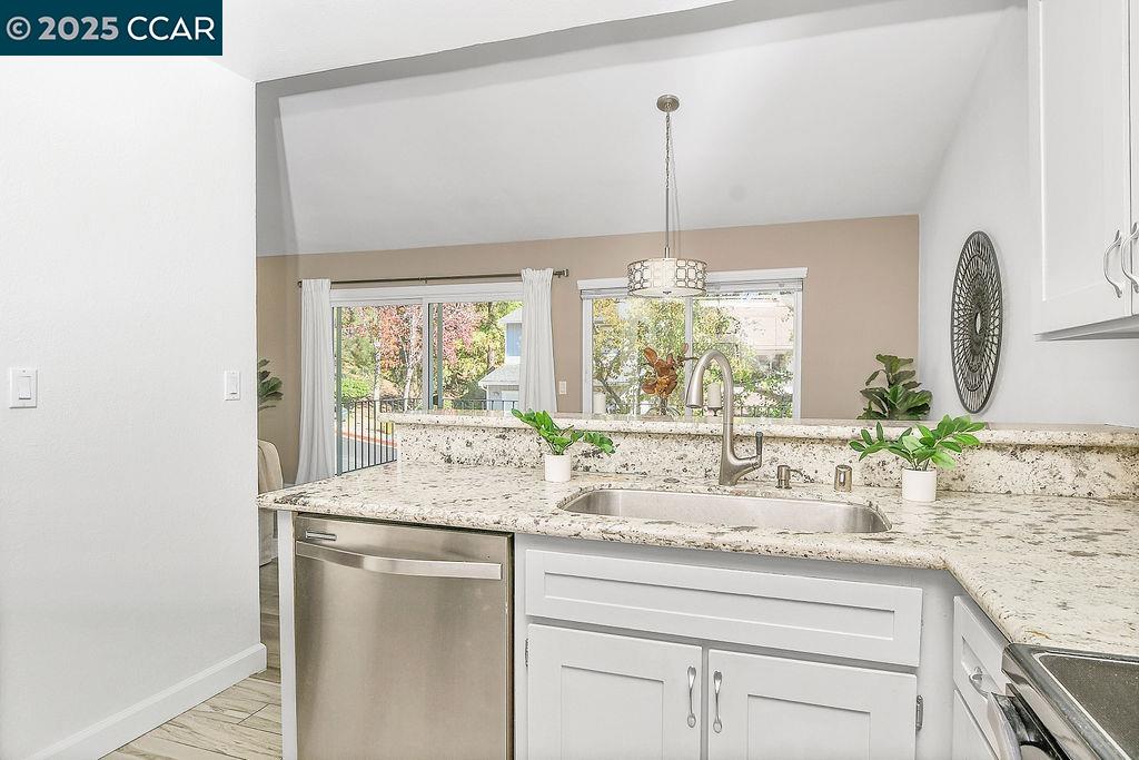 Detail Gallery Image 15 of 33 For 2414 Heatherleaf Ln, Martinez,  CA 94553 - 3 Beds | 2 Baths