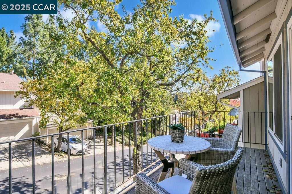 Detail Gallery Image 23 of 33 For 2414 Heatherleaf Ln, Martinez,  CA 94553 - 3 Beds | 2 Baths