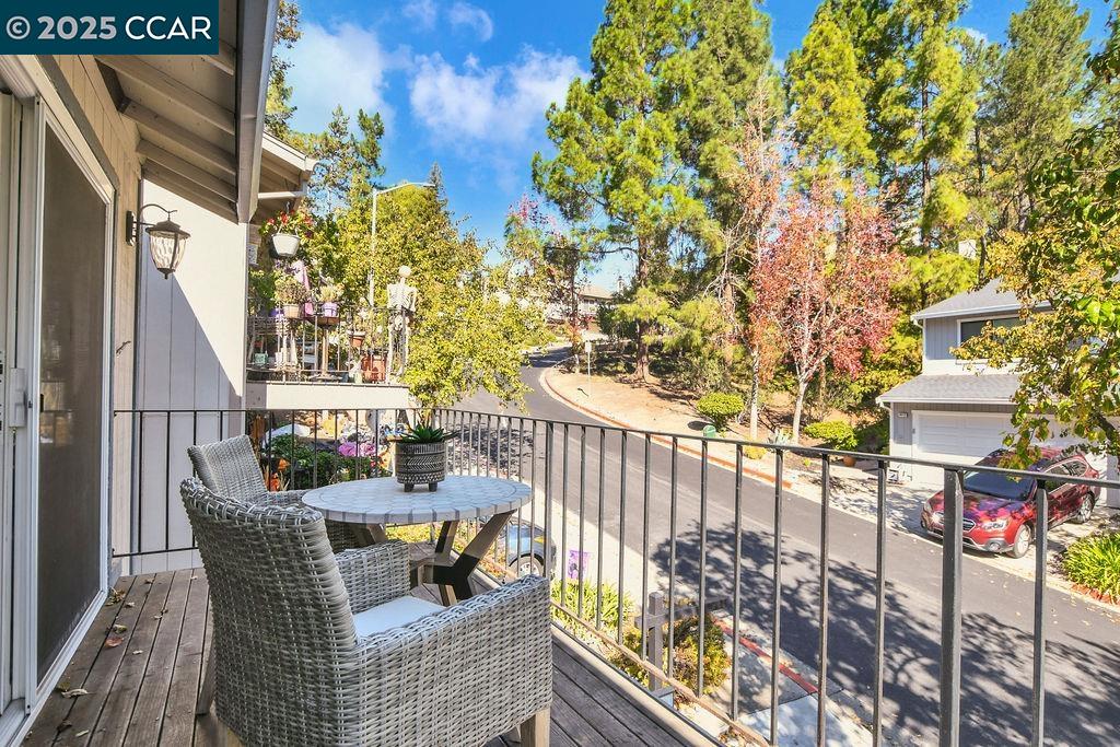 Detail Gallery Image 24 of 33 For 2414 Heatherleaf Ln, Martinez,  CA 94553 - 3 Beds | 2 Baths