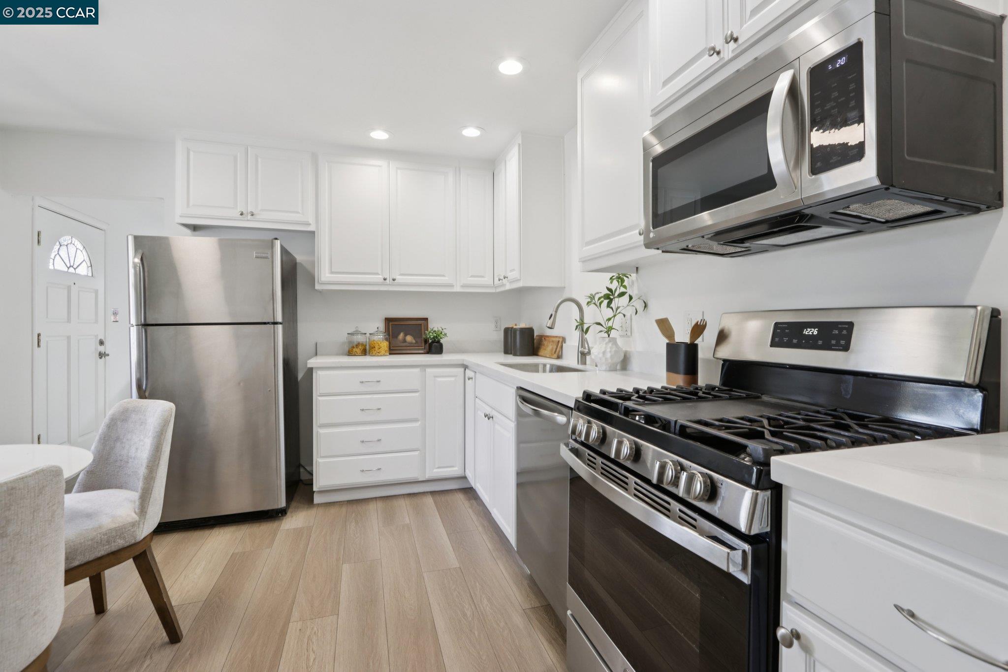 Detail Gallery Image 14 of 31 For 1467 Cape Cod Way, Concord,  CA 94521 - 4 Beds | 2 Baths