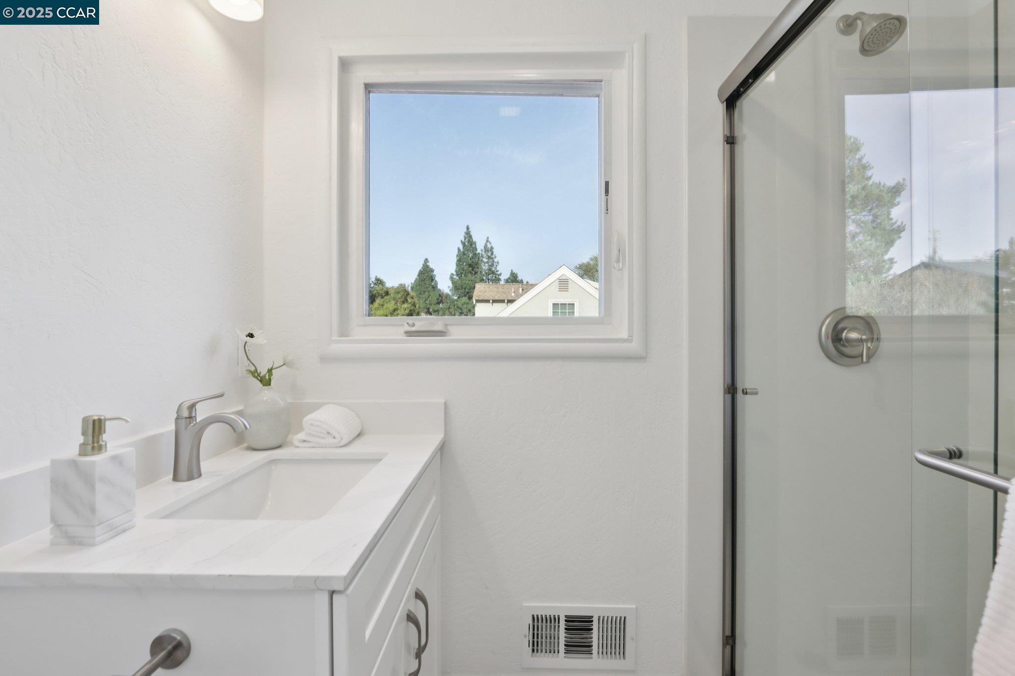 Detail Gallery Image 21 of 31 For 1467 Cape Cod Way, Concord,  CA 94521 - 4 Beds | 2 Baths