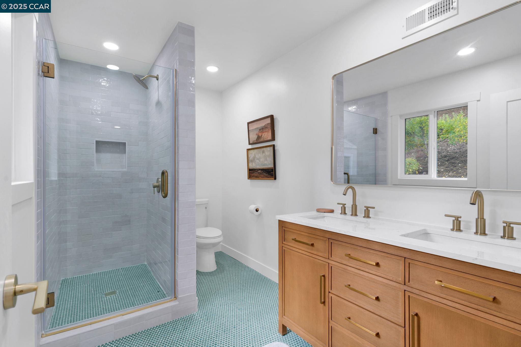 Detail Gallery Image 12 of 21 For 421 Roanoke Dr, Martinez,  CA 94553 - 3 Beds | 2 Baths