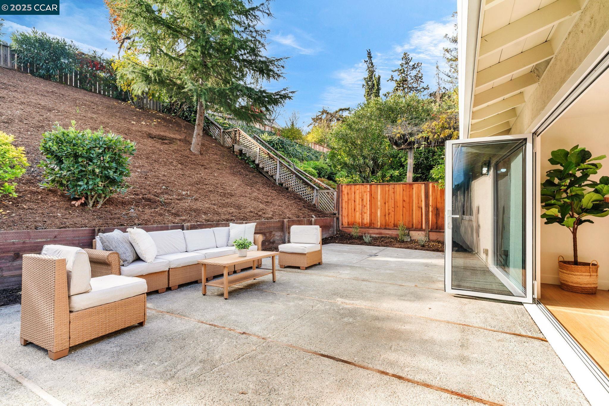 Detail Gallery Image 17 of 21 For 421 Roanoke Dr, Martinez,  CA 94553 - 3 Beds | 2 Baths