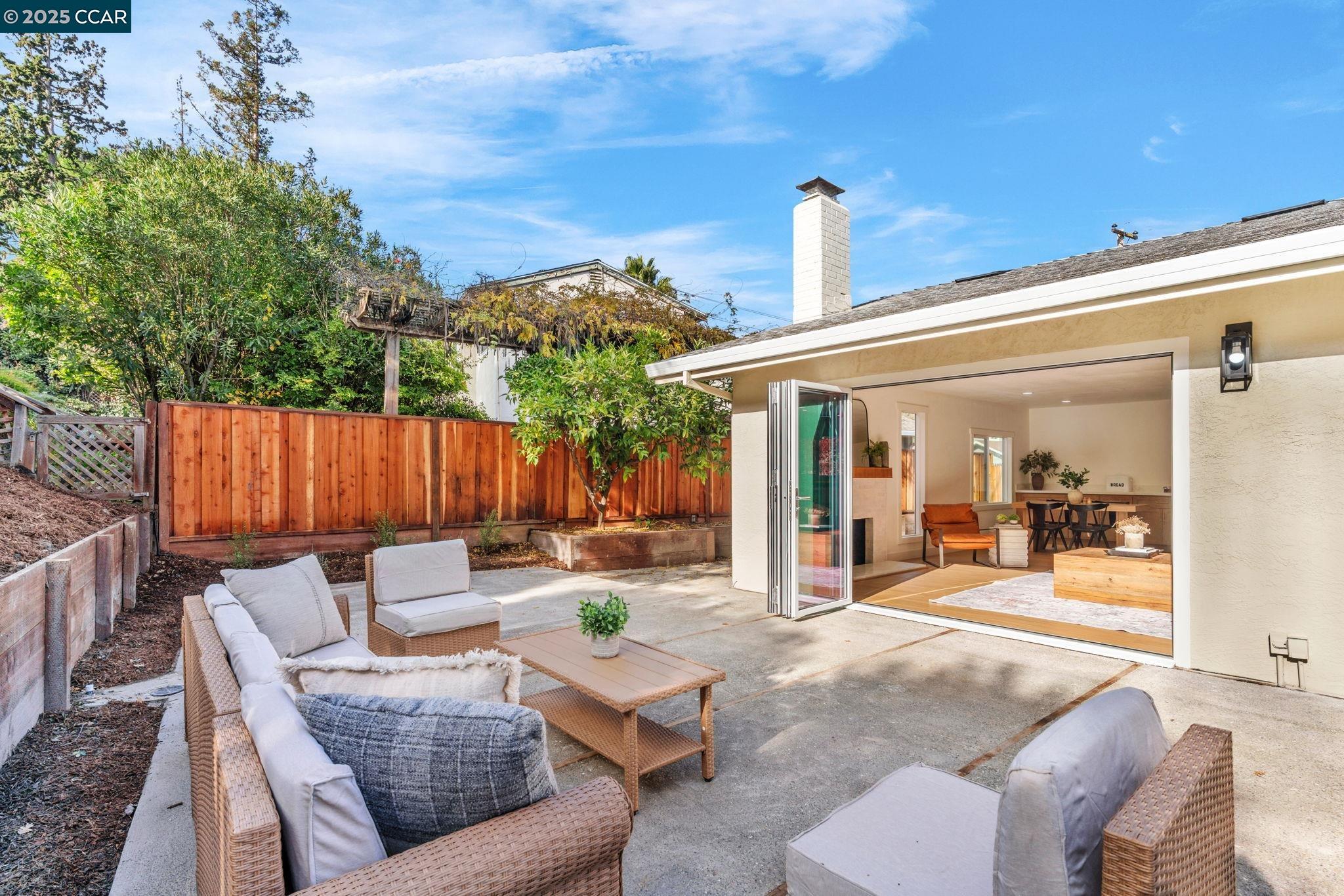 Detail Gallery Image 20 of 21 For 421 Roanoke Dr, Martinez,  CA 94553 - 3 Beds | 2 Baths