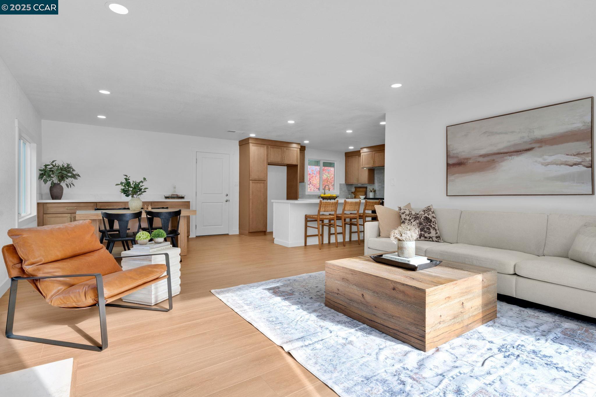 Detail Gallery Image 9 of 21 For 421 Roanoke Dr, Martinez,  CA 94553 - 3 Beds | 2 Baths