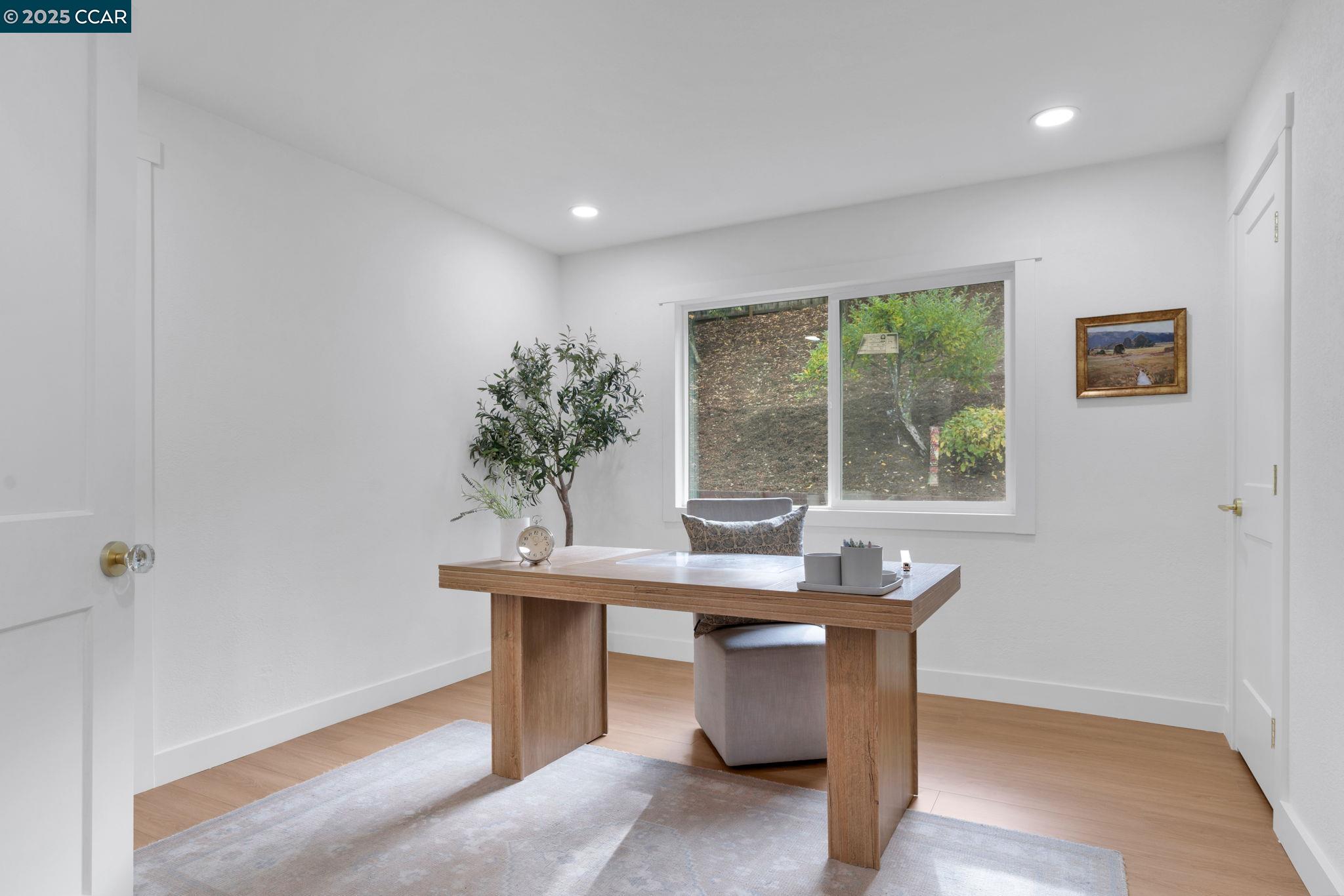 Detail Gallery Image 10 of 21 For 421 Roanoke Dr, Martinez,  CA 94553 - 3 Beds | 2 Baths