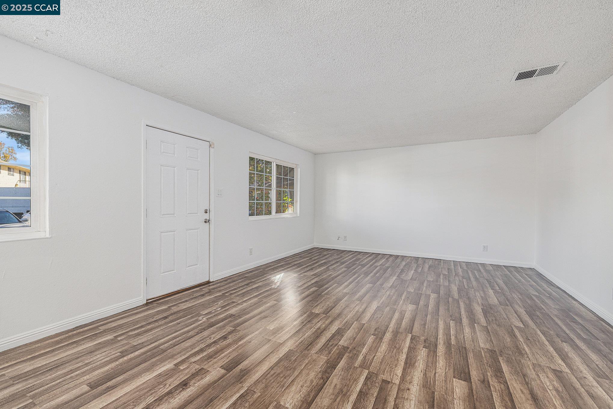 Photo #5: 41118857 Listing: Photo #5