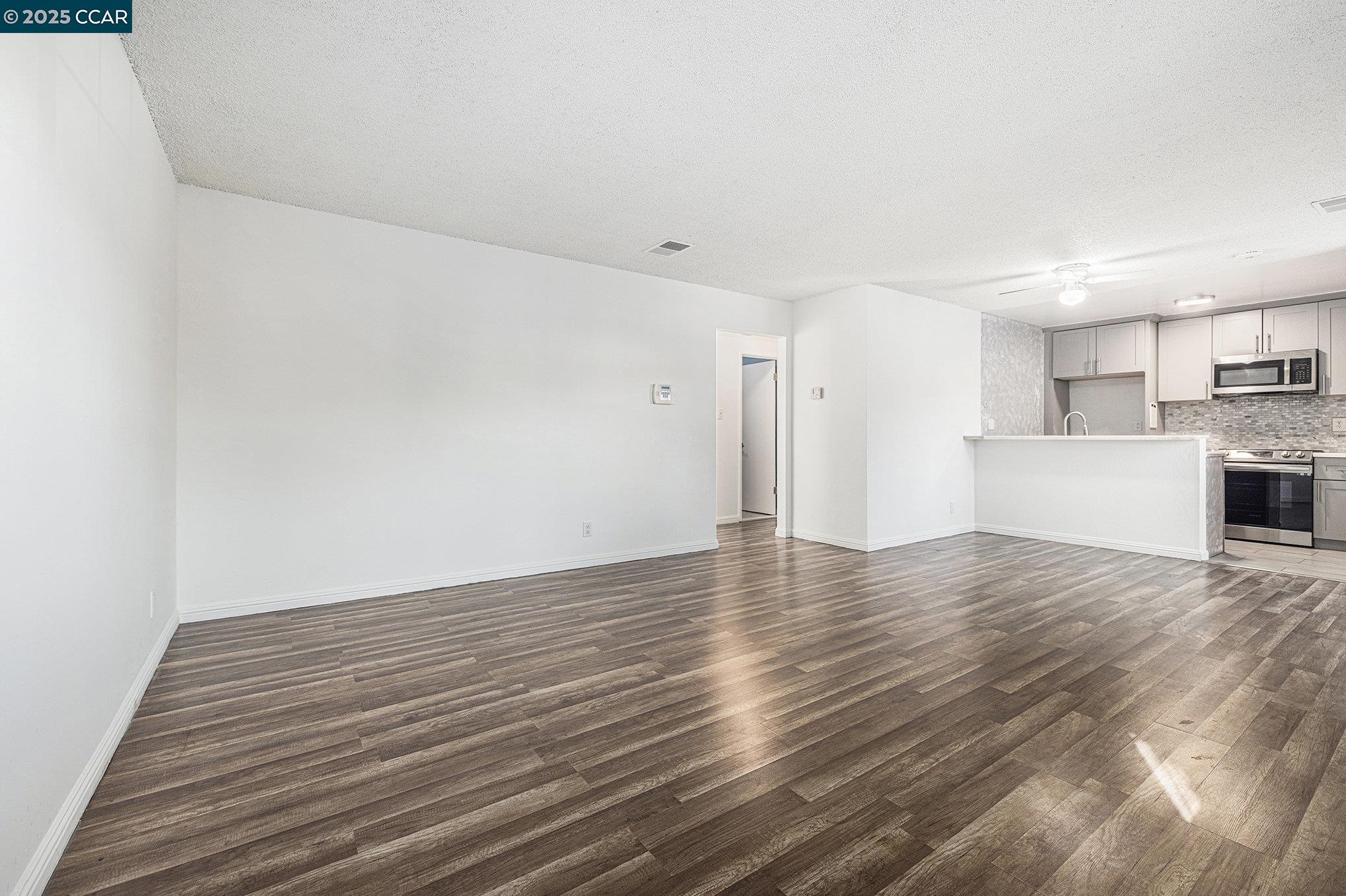 Photo #6: 41118857 Listing: Photo #6