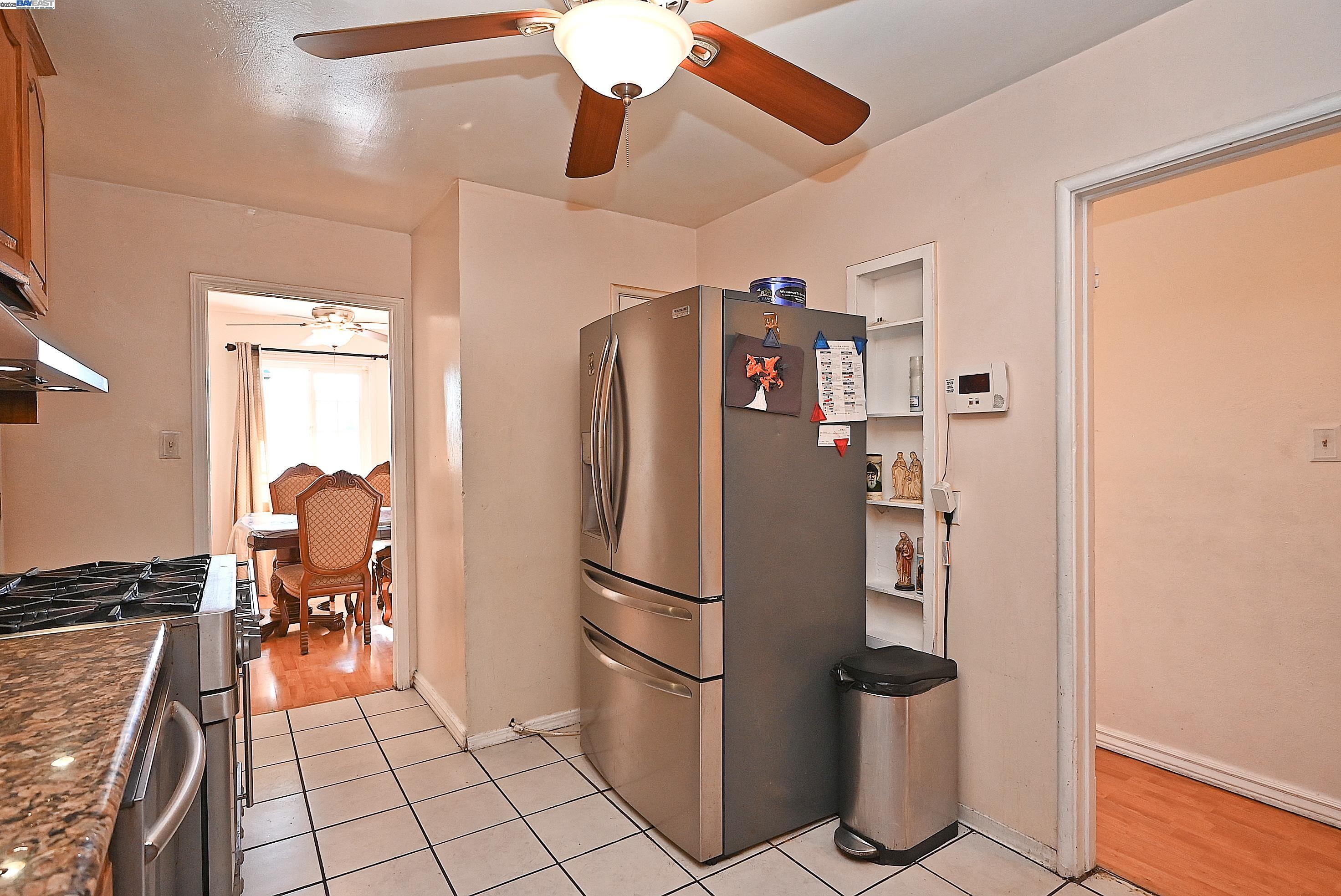 Detail Gallery Image 11 of 29 For 19092 Ricardo Ave, San Lorenzo,  CA 94541 - 5 Beds | 2/1 Baths