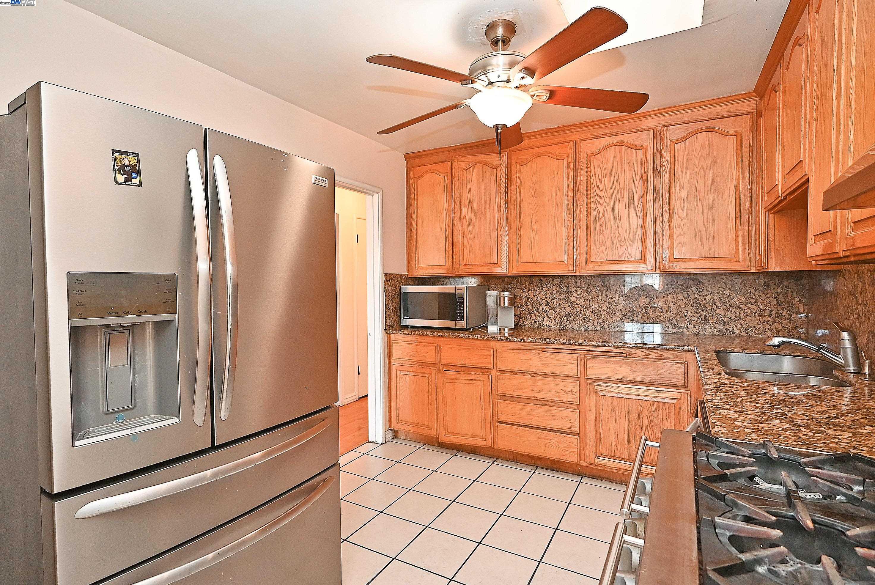 Detail Gallery Image 12 of 29 For 19092 Ricardo Ave, San Lorenzo,  CA 94541 - 5 Beds | 2/1 Baths