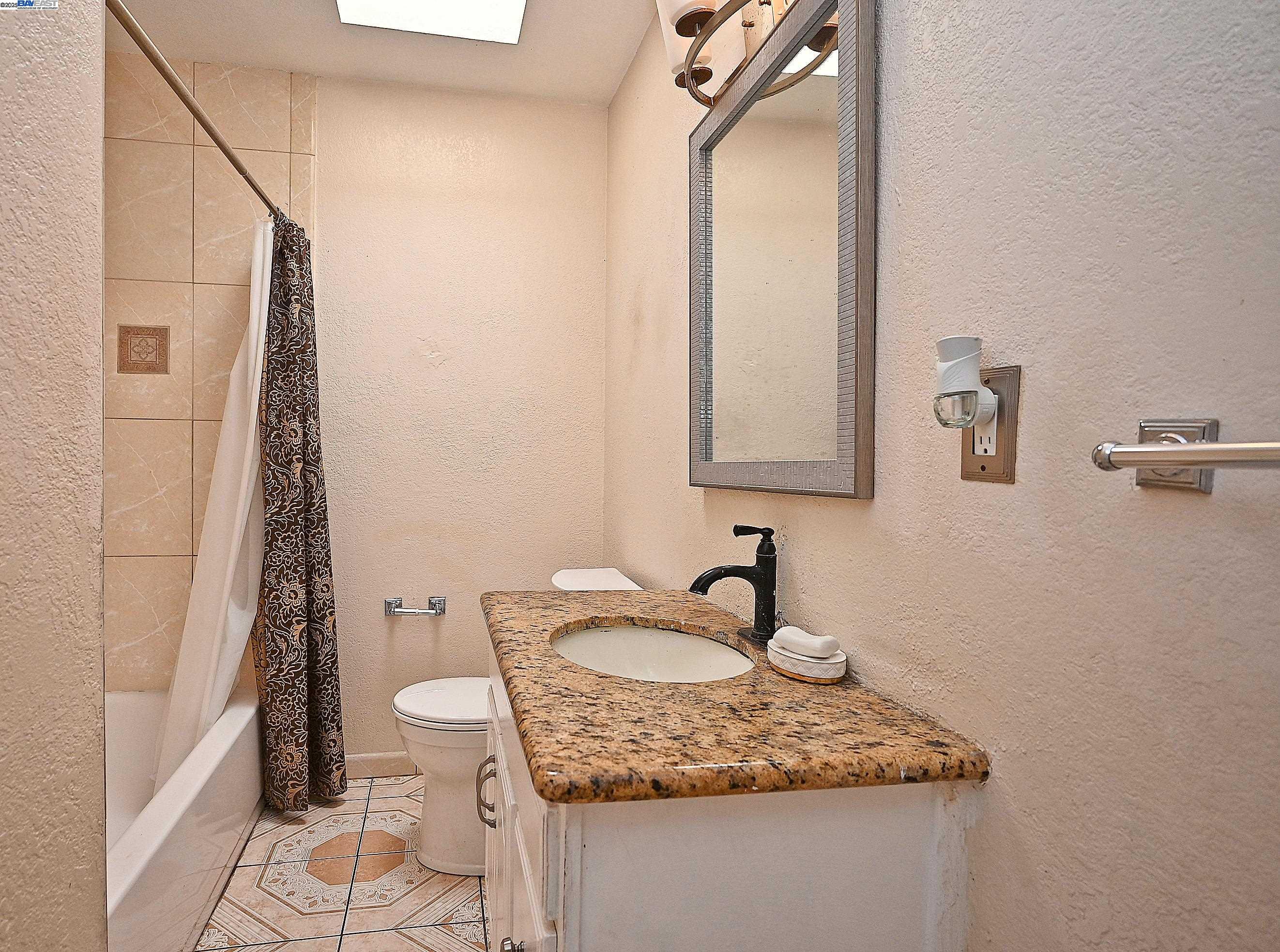 Detail Gallery Image 14 of 29 For 19092 Ricardo Ave, San Lorenzo,  CA 94541 - 5 Beds | 2/1 Baths