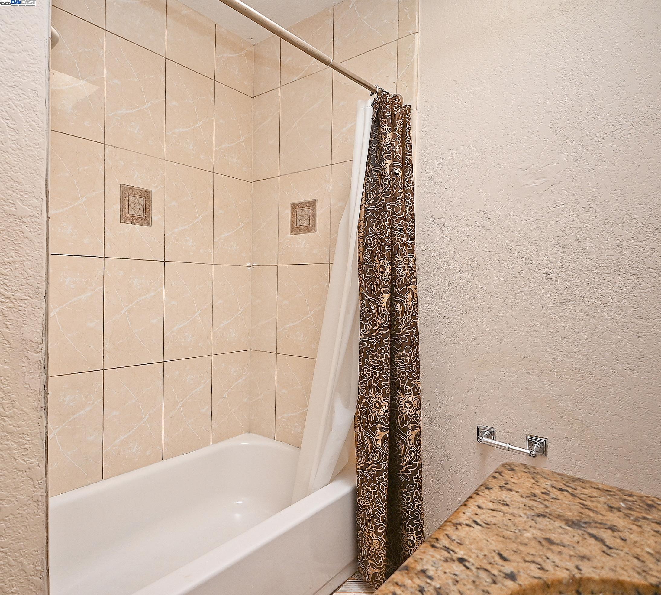 Detail Gallery Image 15 of 29 For 19092 Ricardo Ave, San Lorenzo,  CA 94541 - 5 Beds | 2/1 Baths