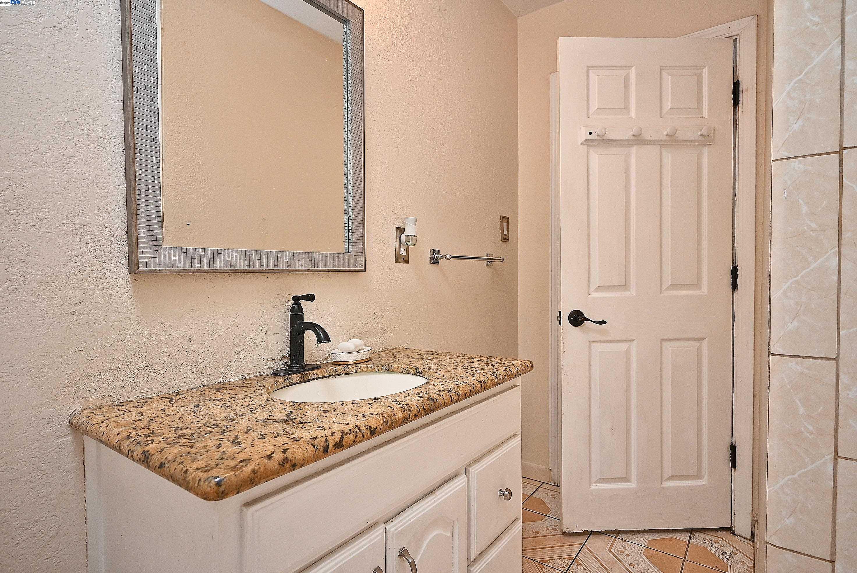 Detail Gallery Image 16 of 29 For 19092 Ricardo Ave, San Lorenzo,  CA 94541 - 5 Beds | 2/1 Baths