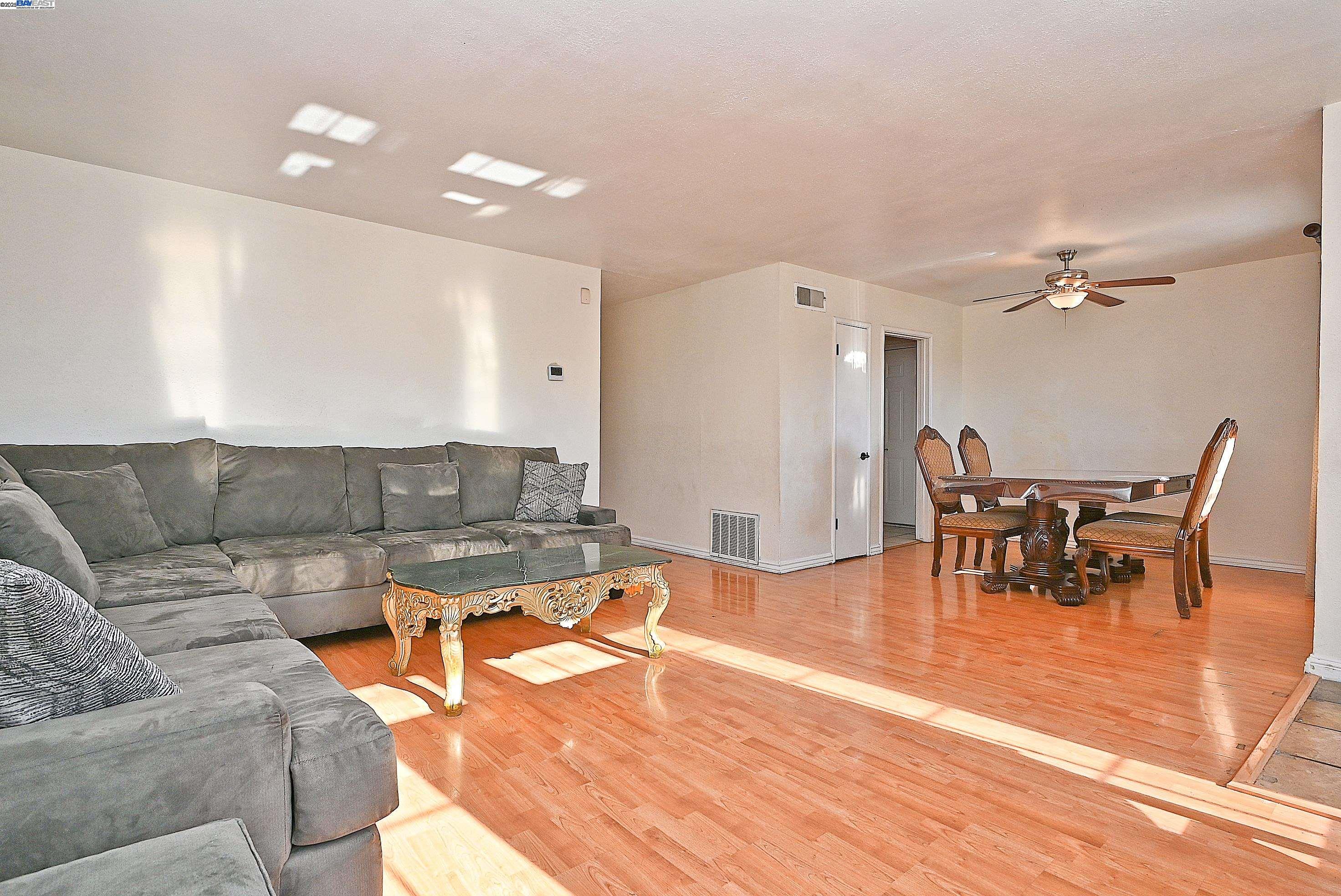 Detail Gallery Image 6 of 29 For 19092 Ricardo Ave, San Lorenzo,  CA 94541 - 5 Beds | 2/1 Baths