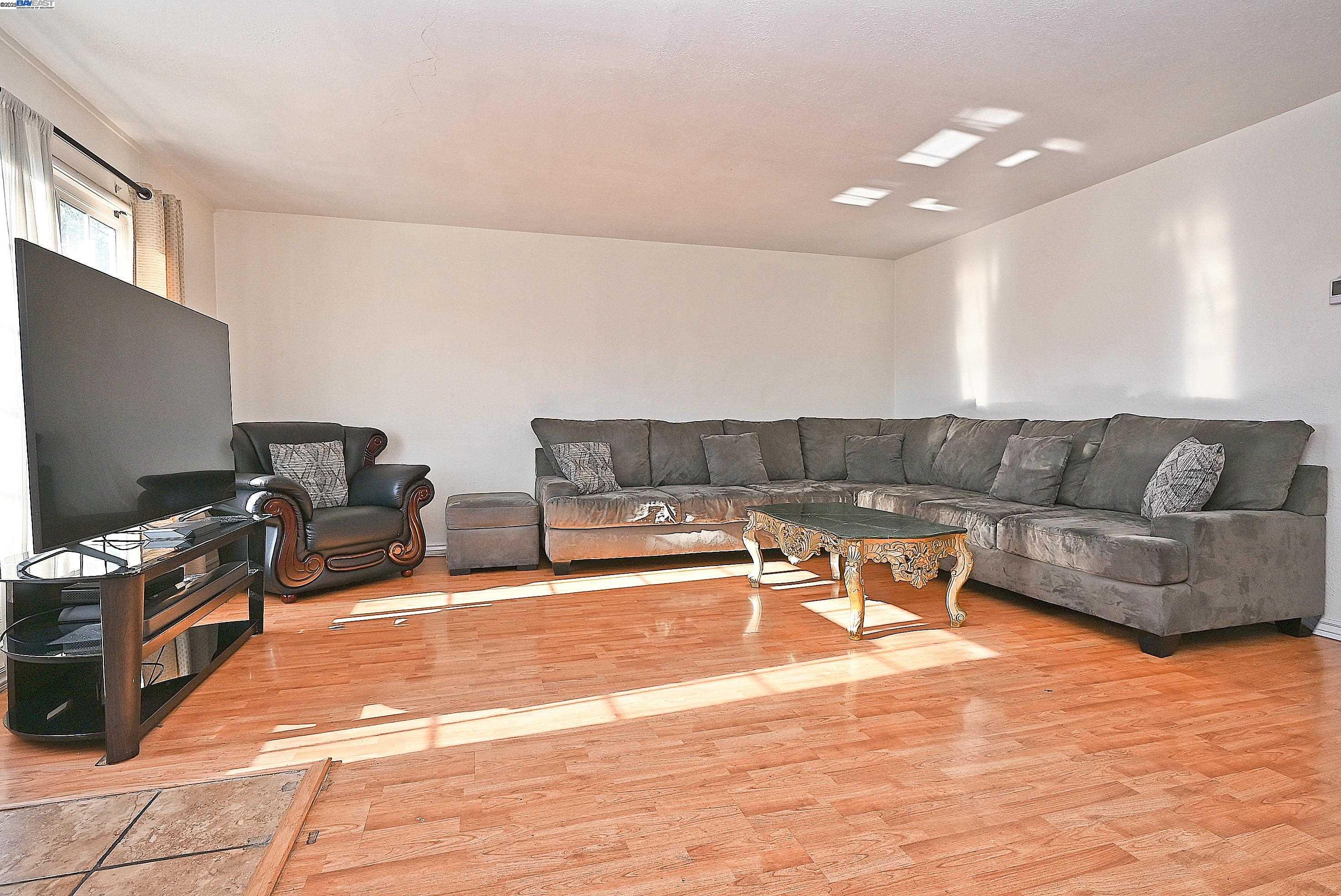 Detail Gallery Image 7 of 29 For 19092 Ricardo Ave, San Lorenzo,  CA 94541 - 5 Beds | 2/1 Baths