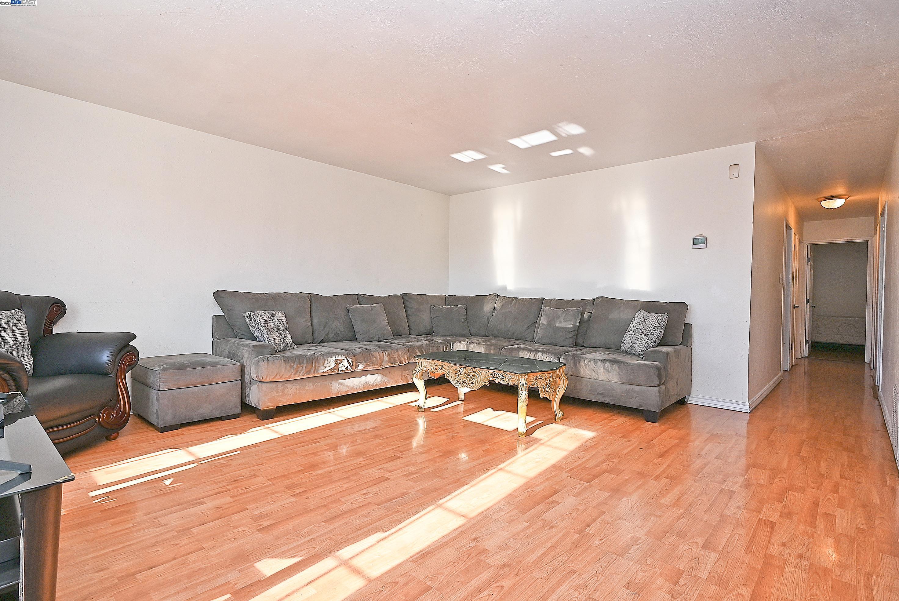 Detail Gallery Image 8 of 29 For 19092 Ricardo Ave, San Lorenzo,  CA 94541 - 5 Beds | 2/1 Baths