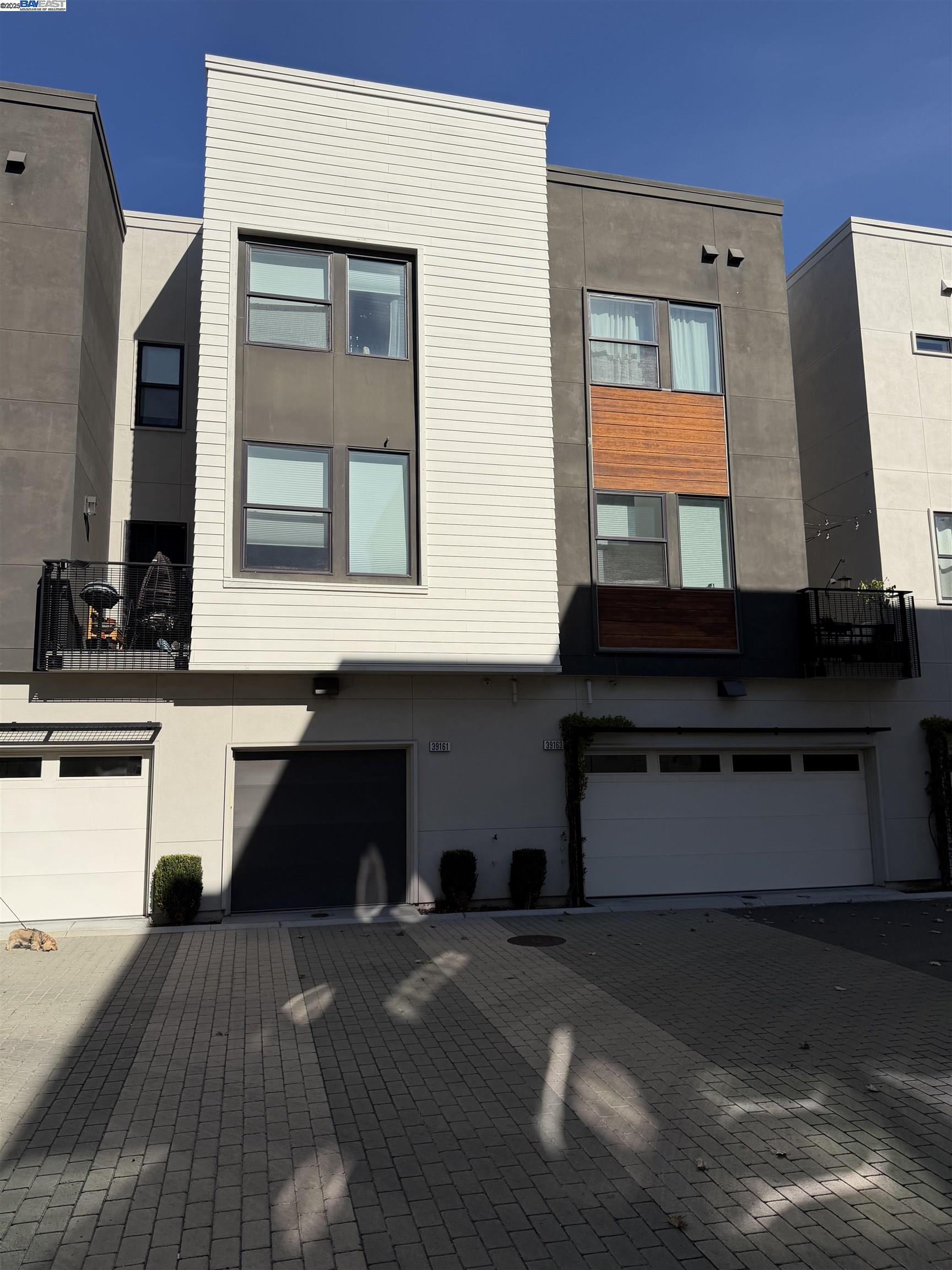 Detail Gallery Image 2 of 2 For 39161 Declaration St, Fremont,  CA 94538 - 3 Beds | 3 Baths