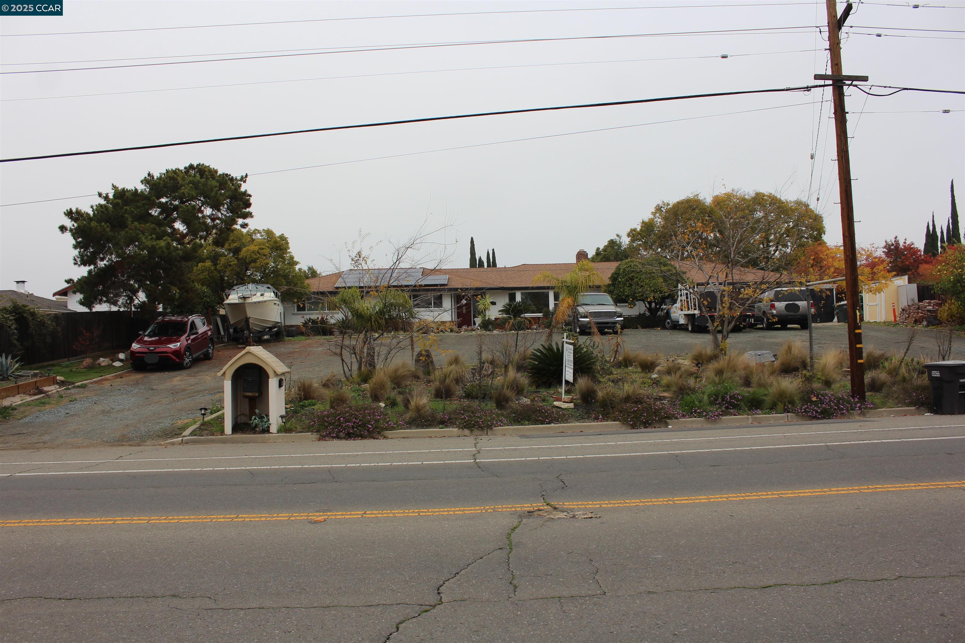 Detail Gallery Image 6 of 12 For 330 W Cypress Rd, Oakley,  CA 94561 - 3 Beds | 2 Baths