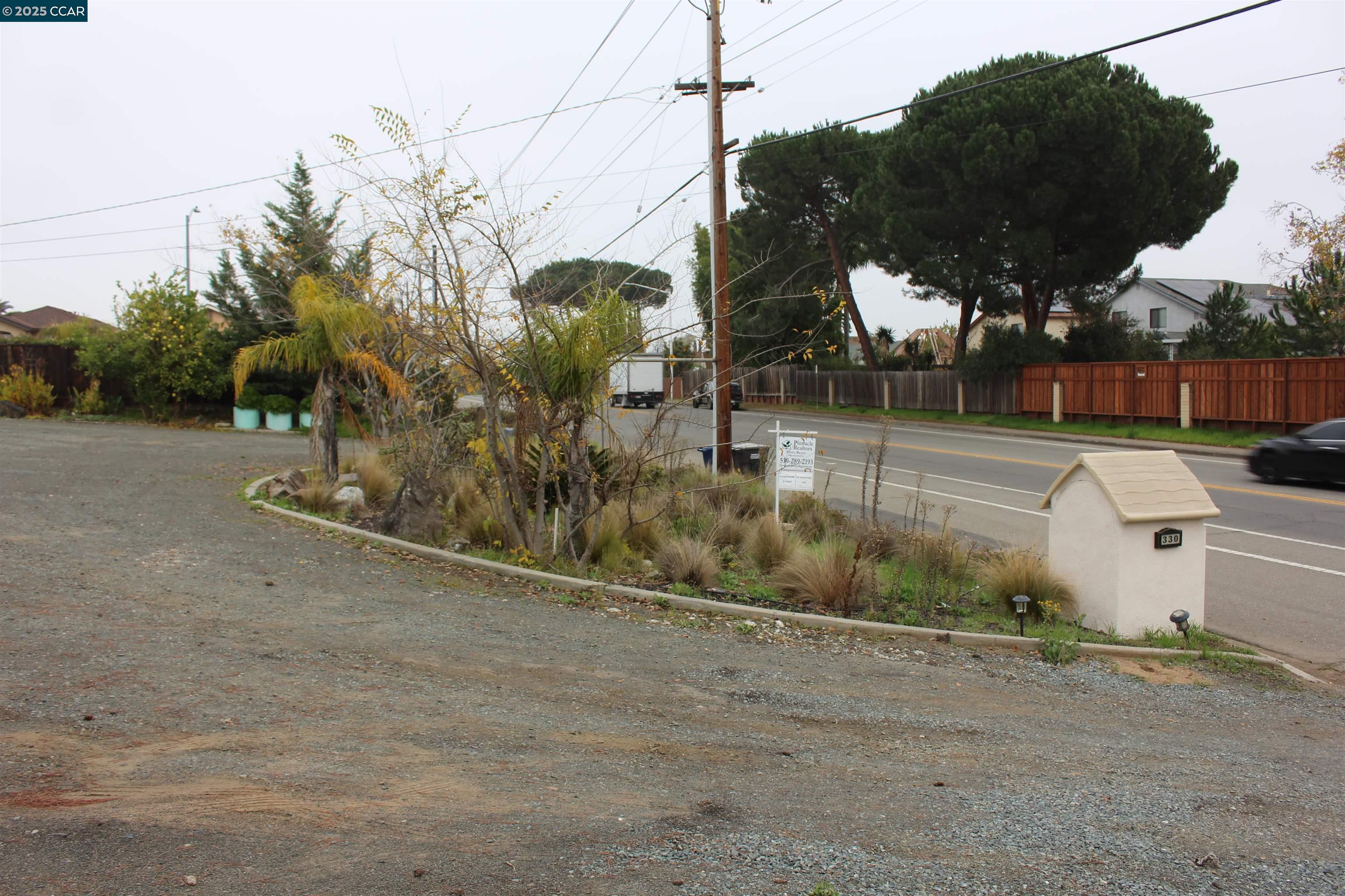 Detail Gallery Image 10 of 12 For 330 W Cypress Rd, Oakley,  CA 94561 - 3 Beds | 2 Baths