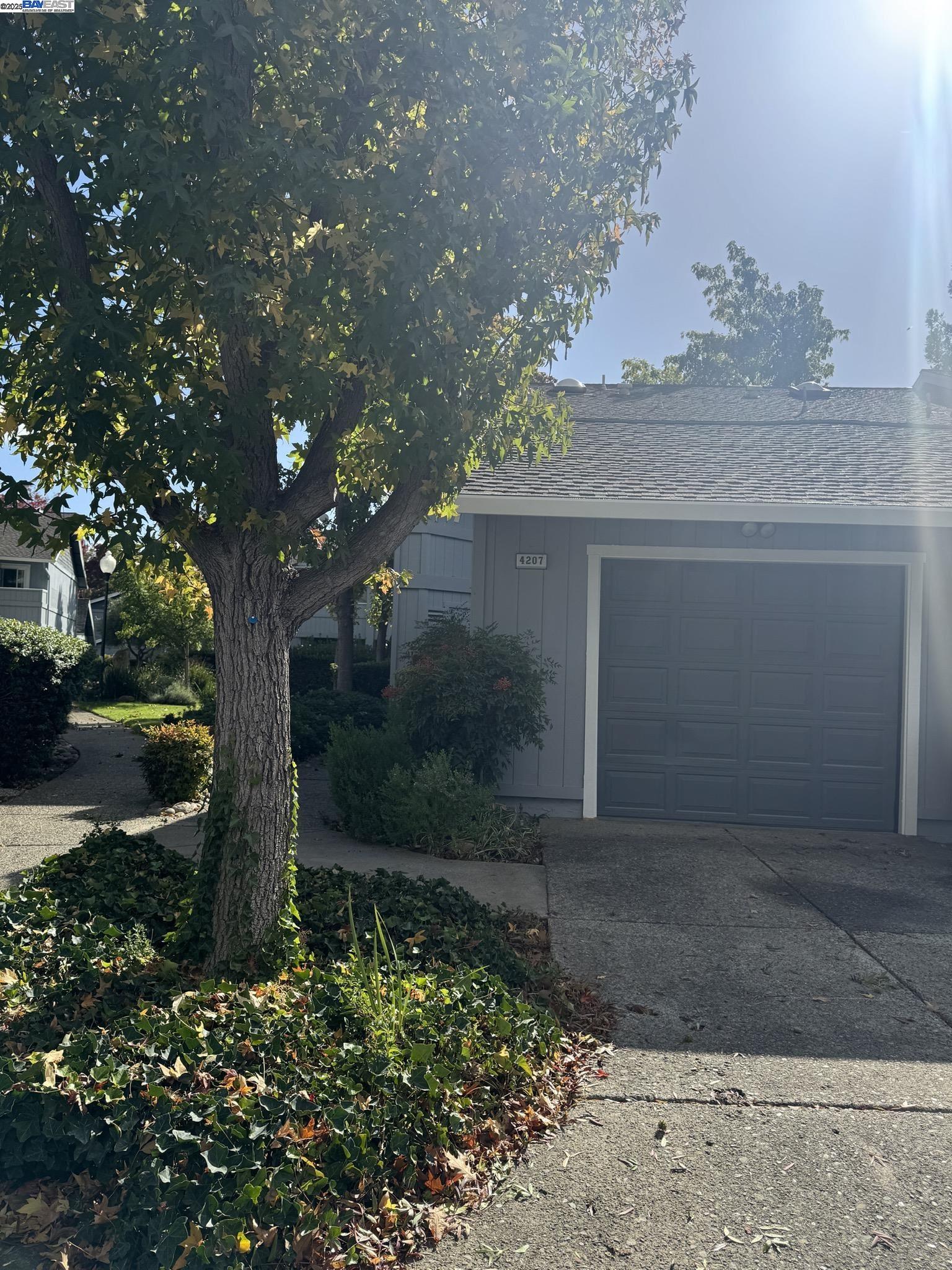 Detail Gallery Image 2 of 14 For 4207 Sheldon Circle, Pleasanton,  CA 94588 - 2 Beds | 2/1 Baths