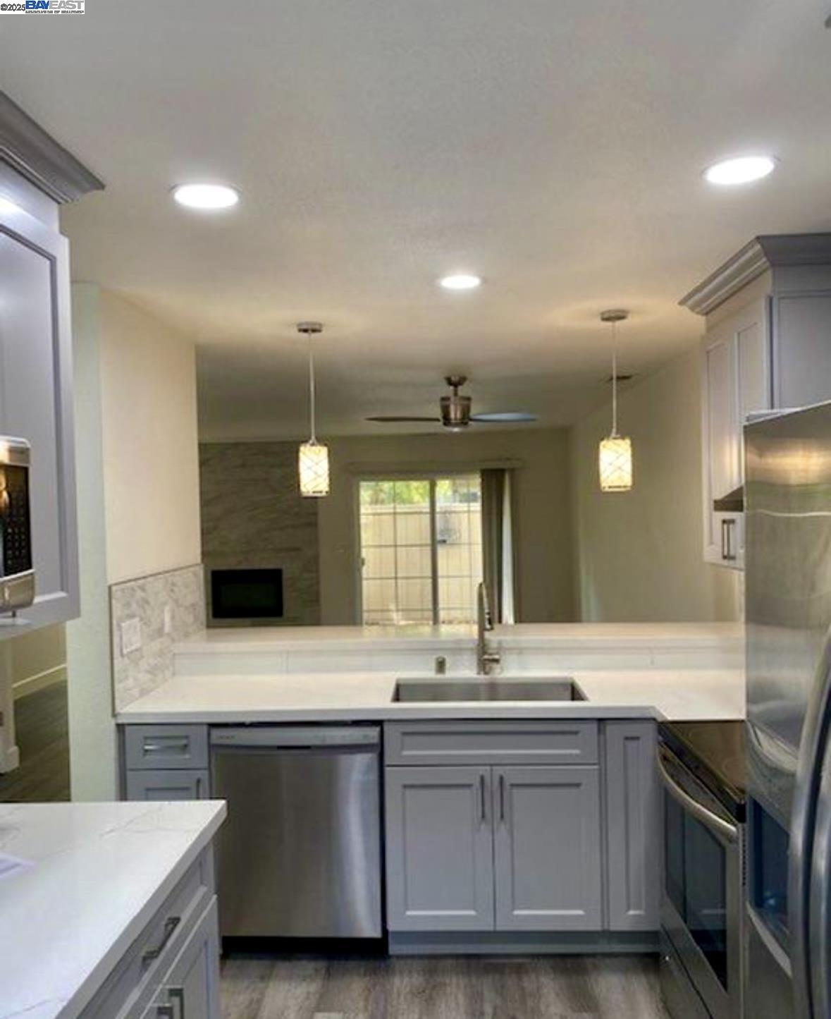 Detail Gallery Image 5 of 14 For 4207 Sheldon Circle, Pleasanton,  CA 94588 - 2 Beds | 2/1 Baths