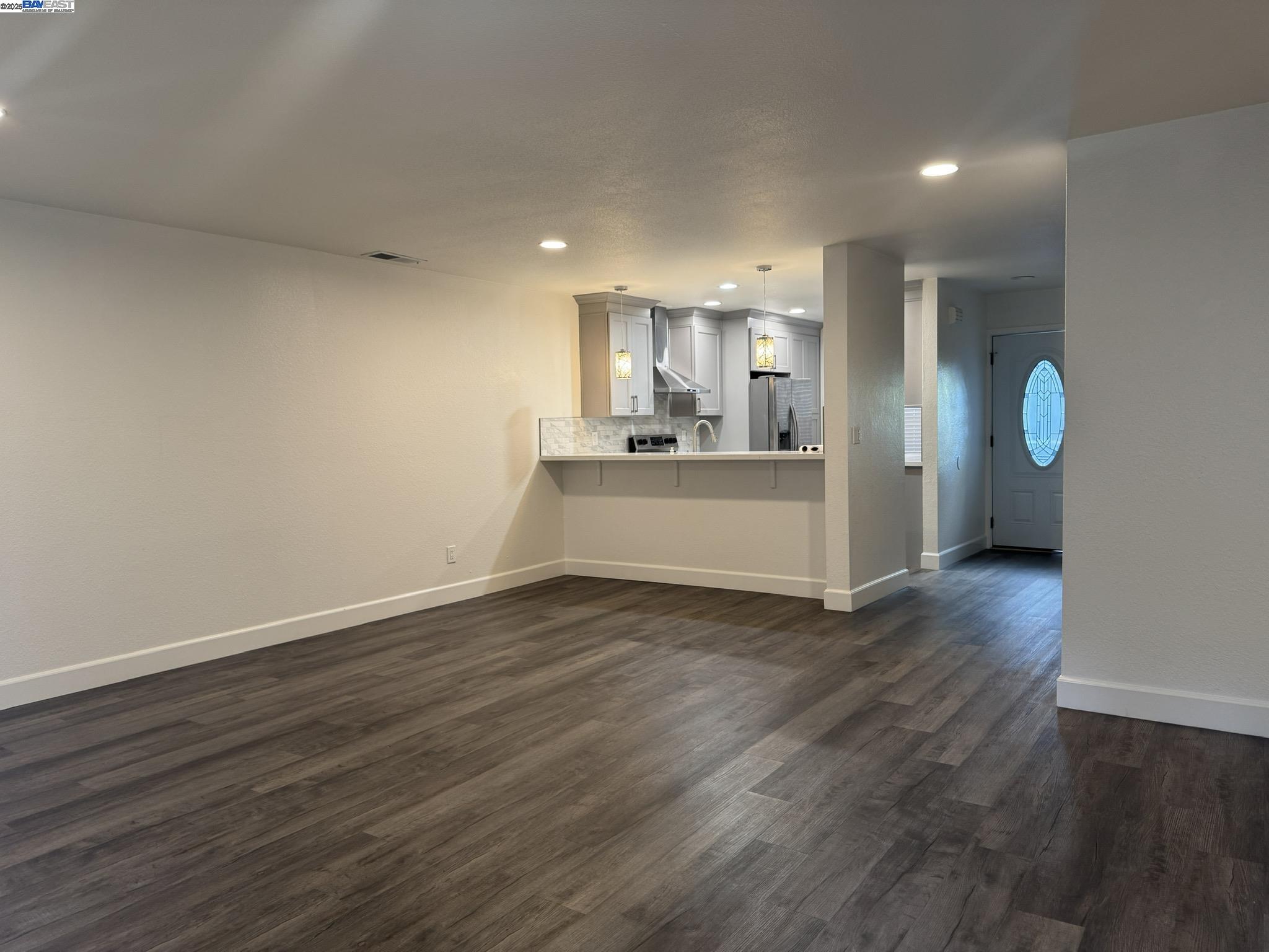 Detail Gallery Image 6 of 14 For 4207 Sheldon Circle, Pleasanton,  CA 94588 - 2 Beds | 2/1 Baths
