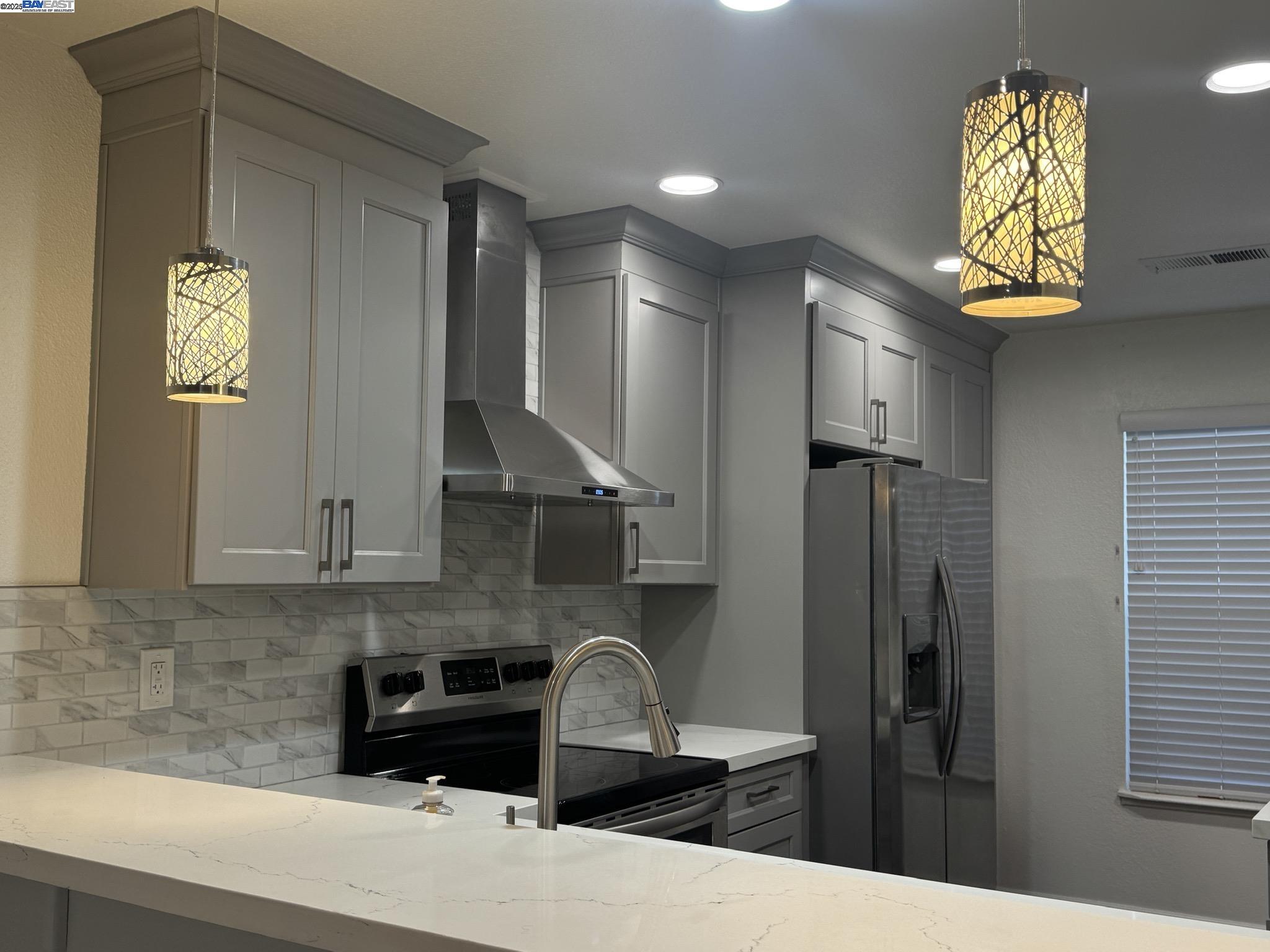 Detail Gallery Image 8 of 14 For 4207 Sheldon Circle, Pleasanton,  CA 94588 - 2 Beds | 2/1 Baths