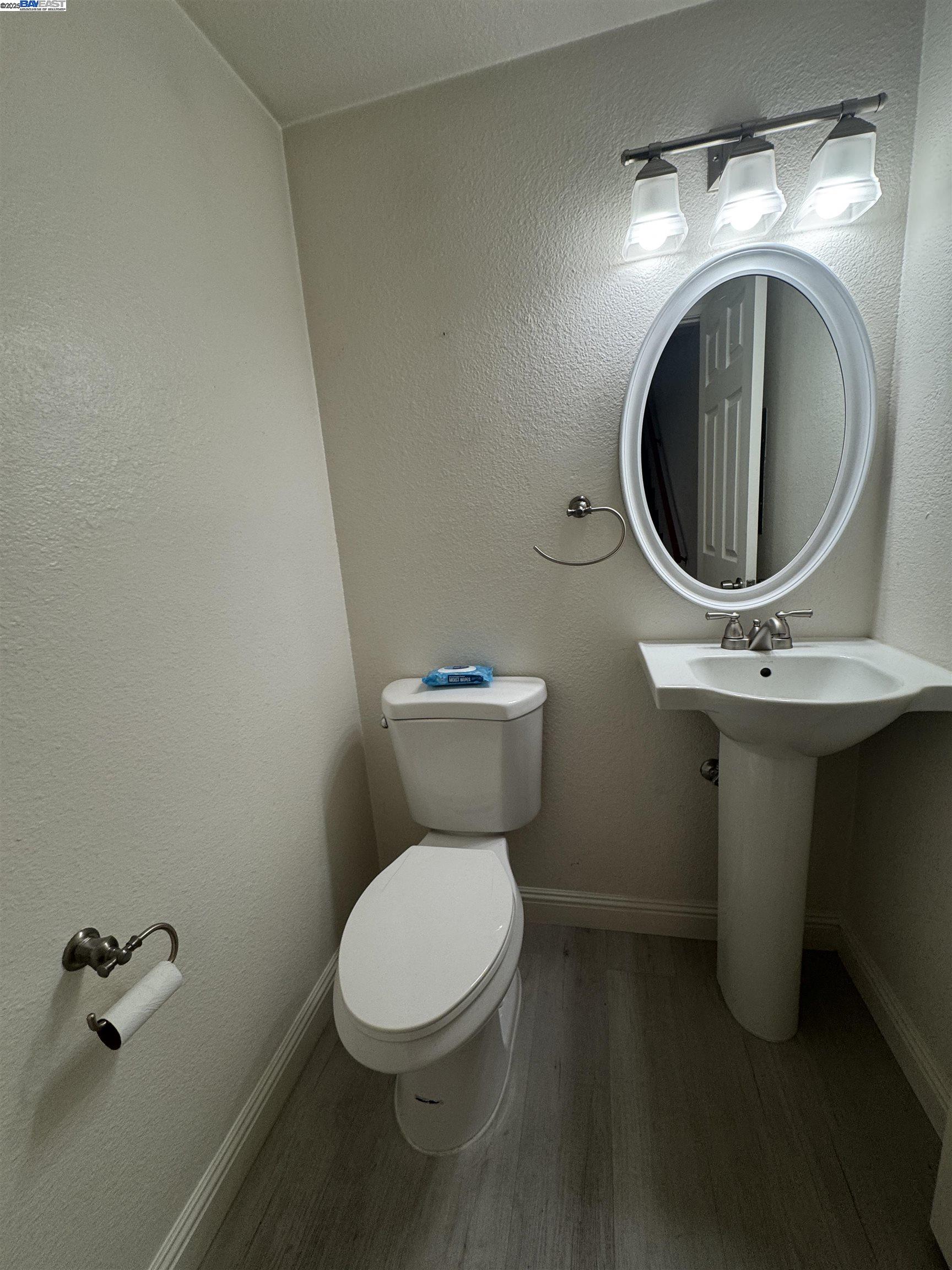 Detail Gallery Image 9 of 14 For 4207 Sheldon Circle, Pleasanton,  CA 94588 - 2 Beds | 2/1 Baths