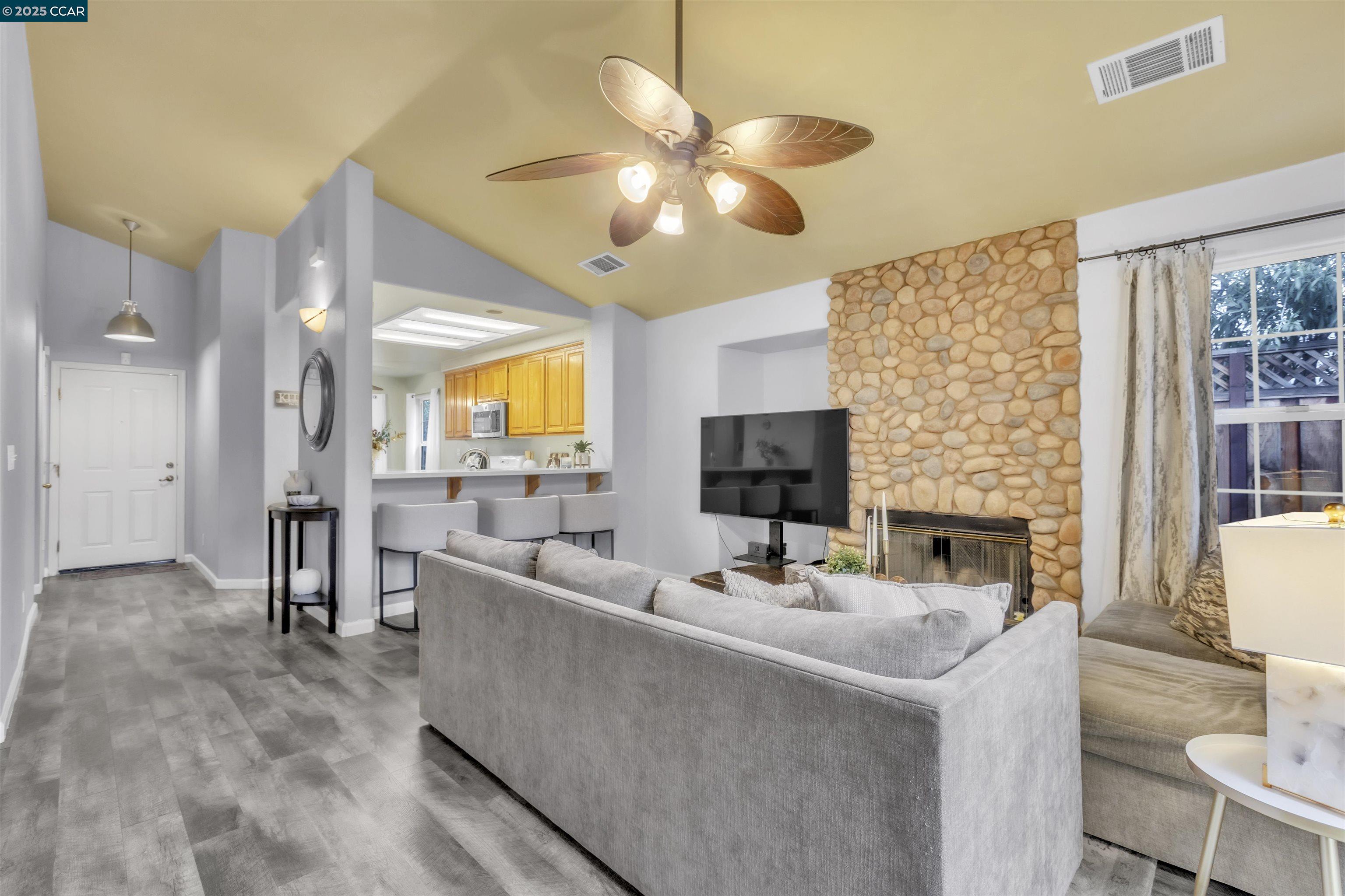 Detail Gallery Image 6 of 35 For 2086 Homecoming Way, Brentwood,  CA 94513 - 3 Beds | 2 Baths