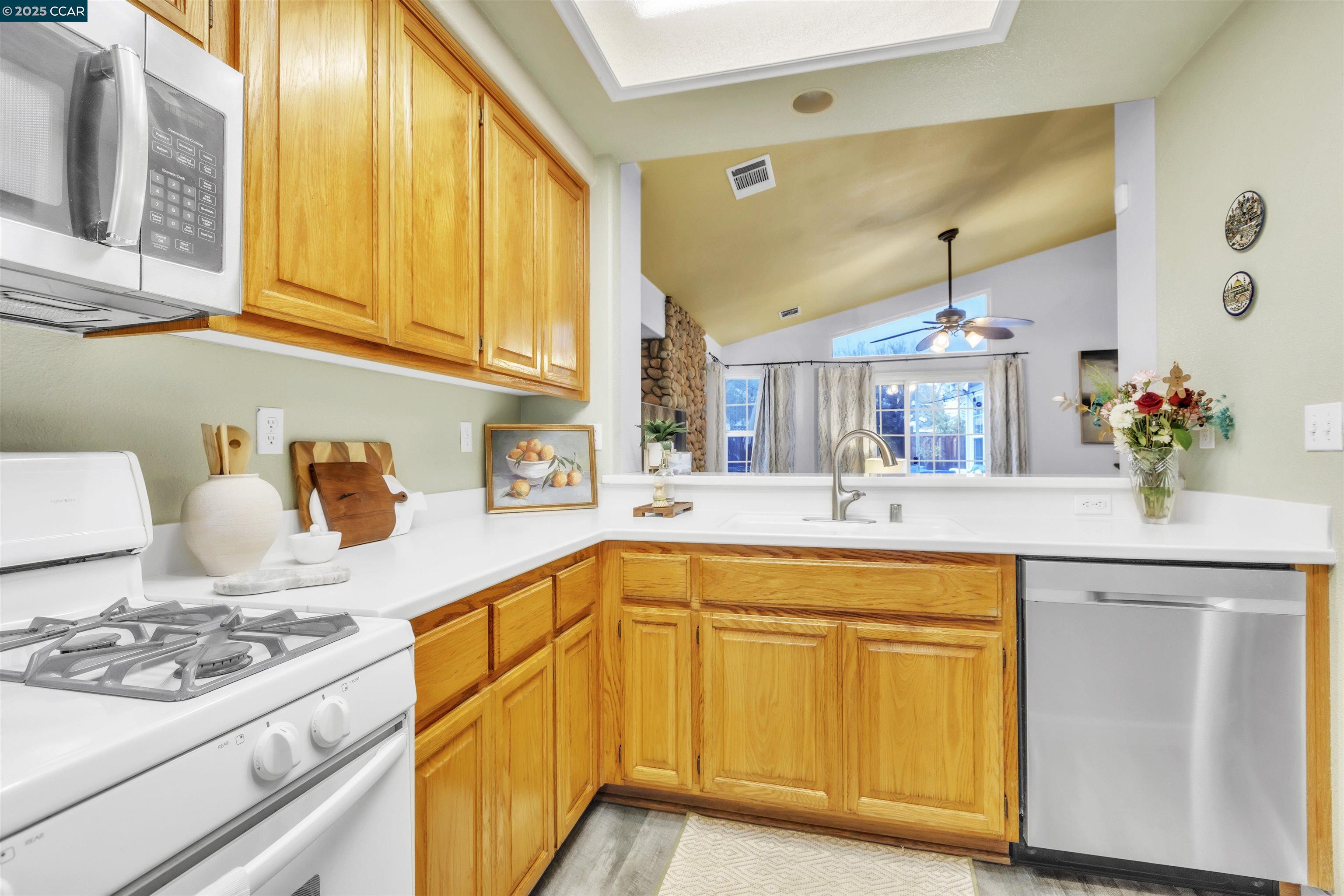 Detail Gallery Image 7 of 35 For 2086 Homecoming Way, Brentwood,  CA 94513 - 3 Beds | 2 Baths