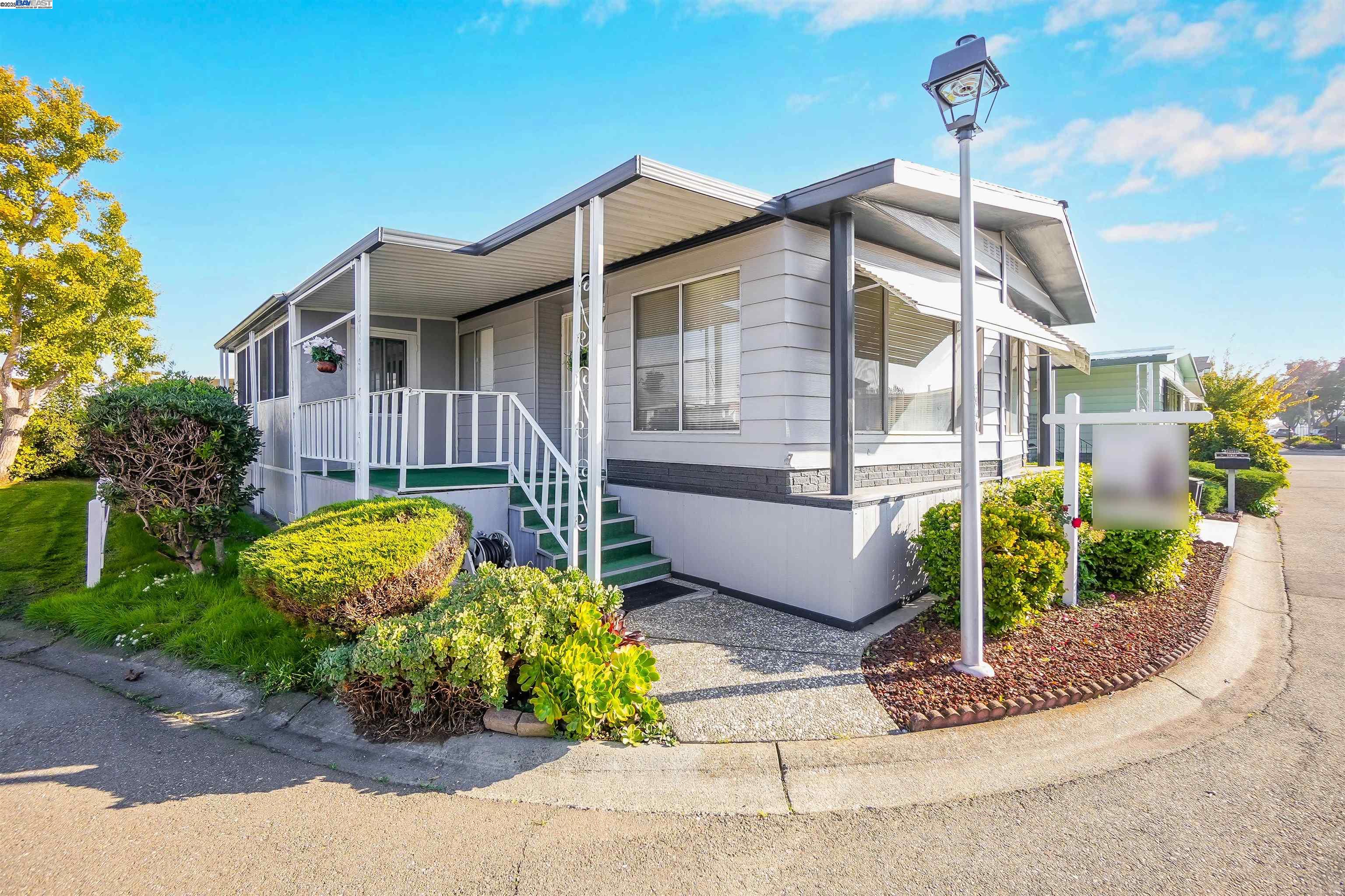 Front Image Thumbnail for BE41118872