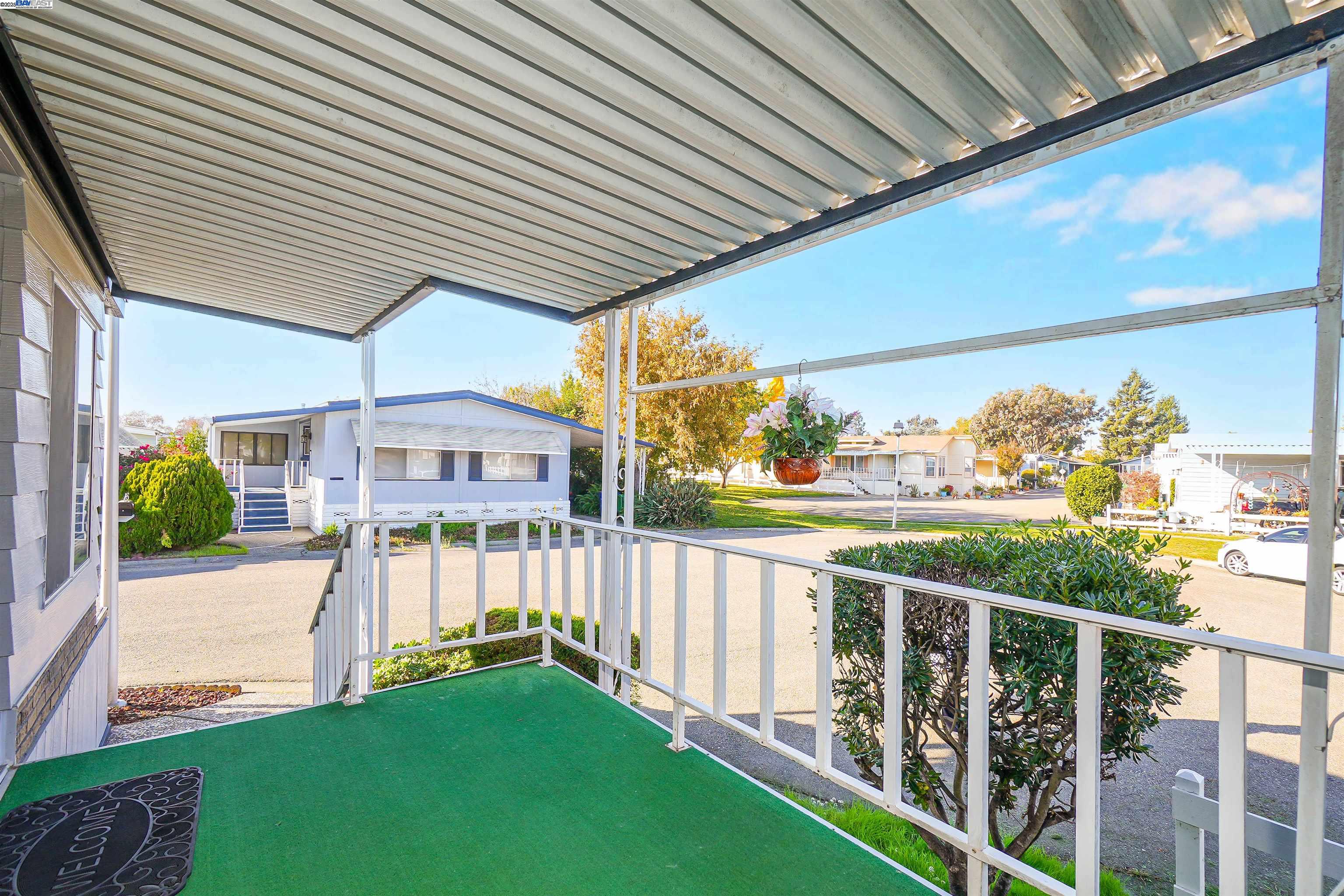 Detail Gallery Image 6 of 52 For 29050 S Westminster, Hayward,  CA 94544 - 2 Beds | 2 Baths