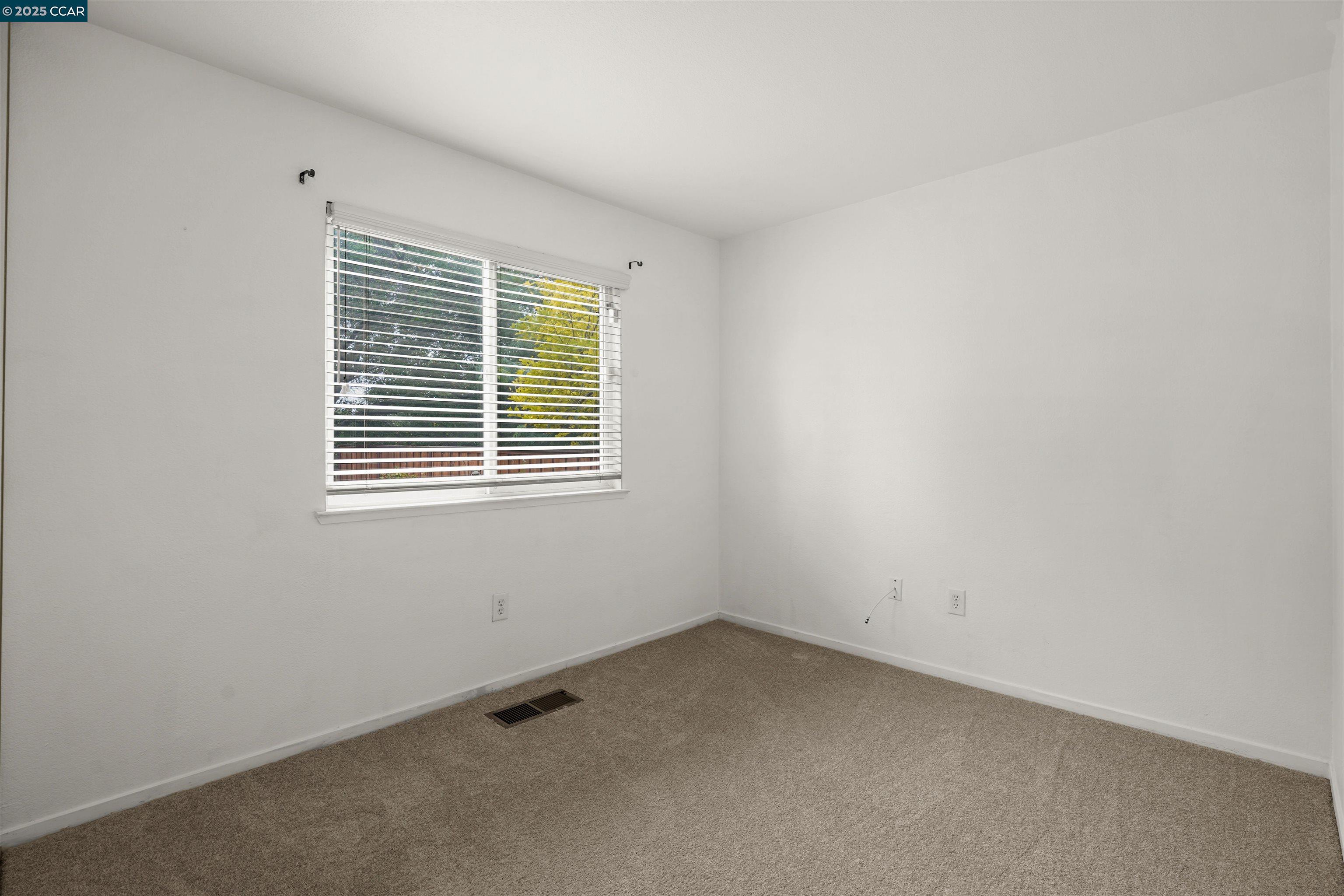 Detail Gallery Image 19 of 38 For 2063 Bluerock Ct, Concord,  CA 94521-1672 - 3 Beds | 2 Baths