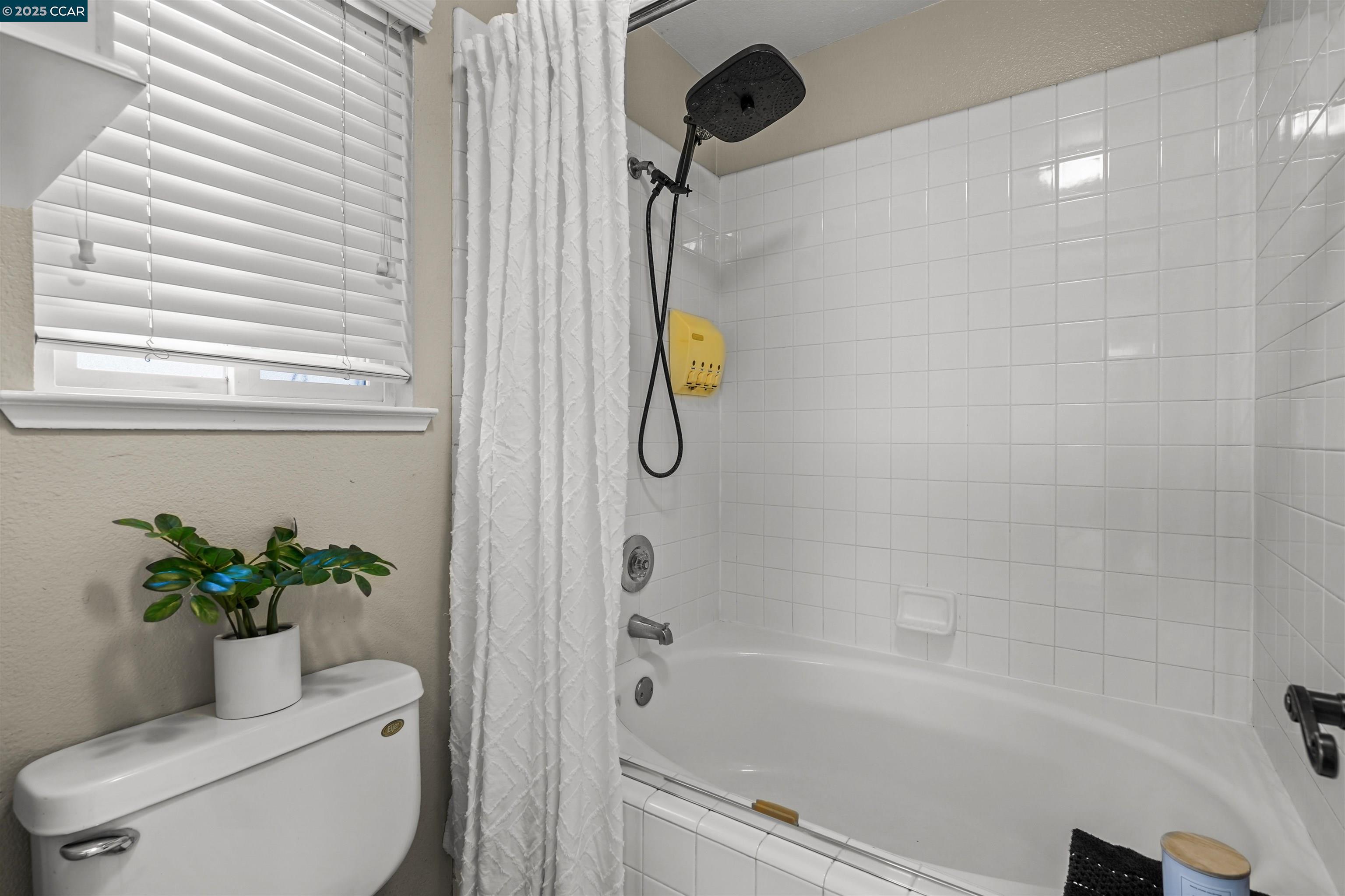 Detail Gallery Image 32 of 38 For 2063 Bluerock Ct, Concord,  CA 94521-1672 - 3 Beds | 2 Baths