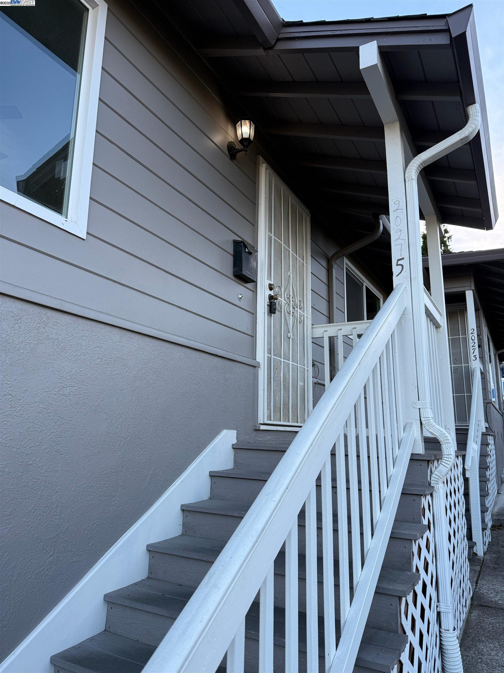 Detail Gallery Image 2 of 13 For 20275 Stanton Ave a,  Castro Valley,  CA 94546 - 2 Beds | 1 Baths