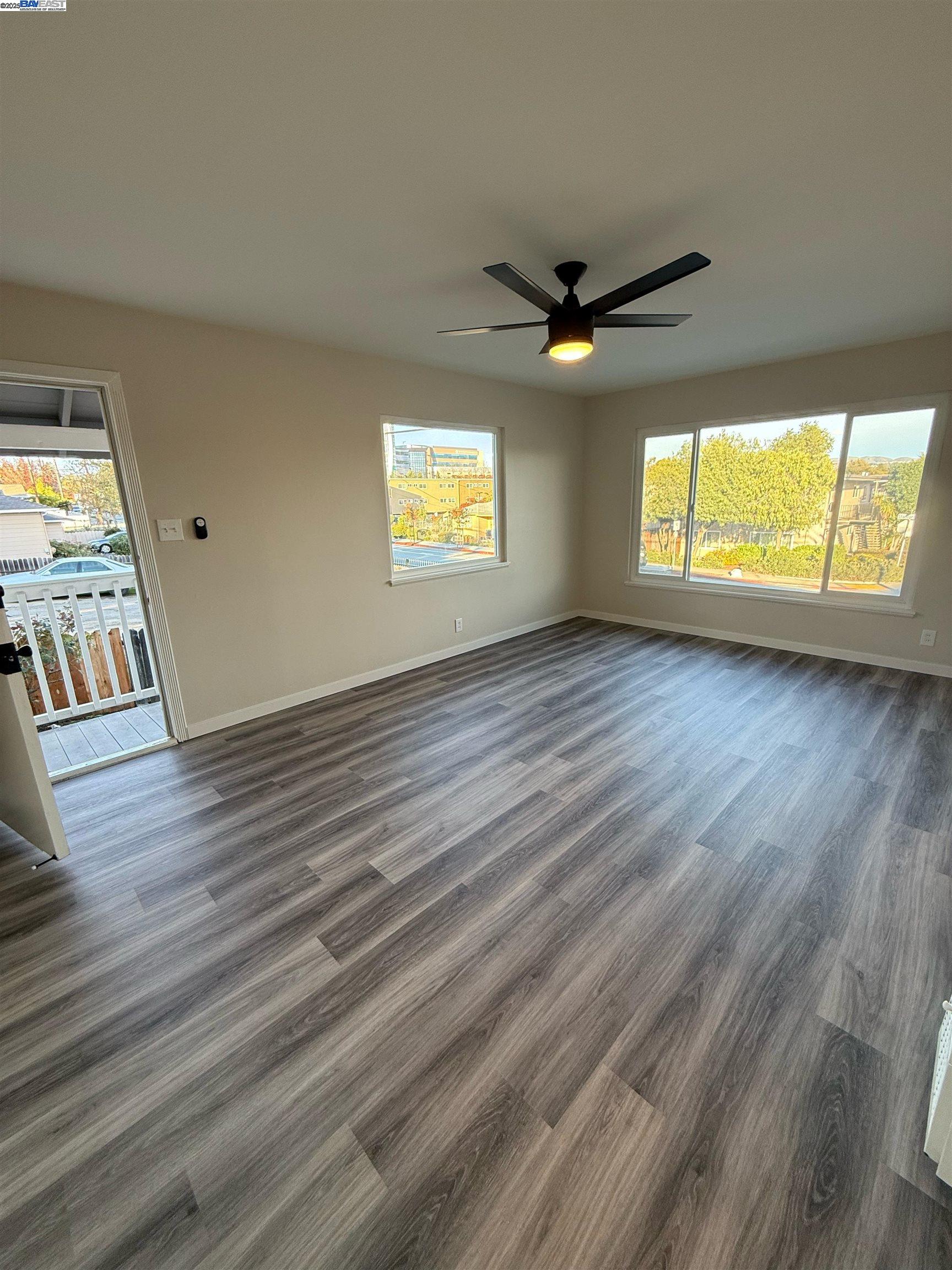 Detail Gallery Image 4 of 13 For 20275 Stanton Ave a,  Castro Valley,  CA 94546 - 2 Beds | 1 Baths